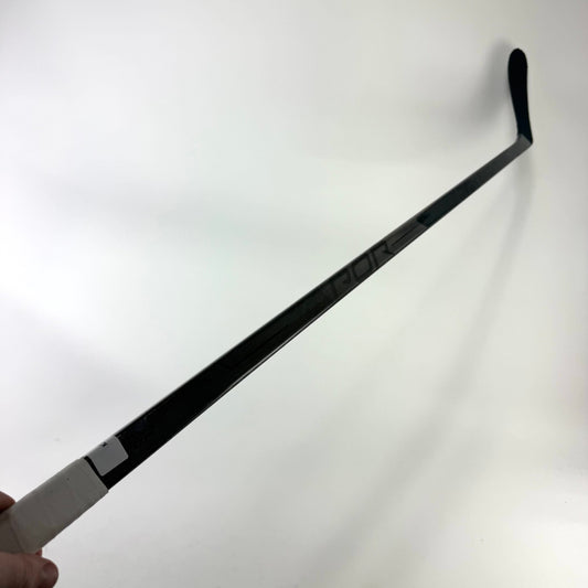 Kucherov Used Black Bauer Vapor Hyperlite | 77 Flex Fisher Pro Curve Grip | K244