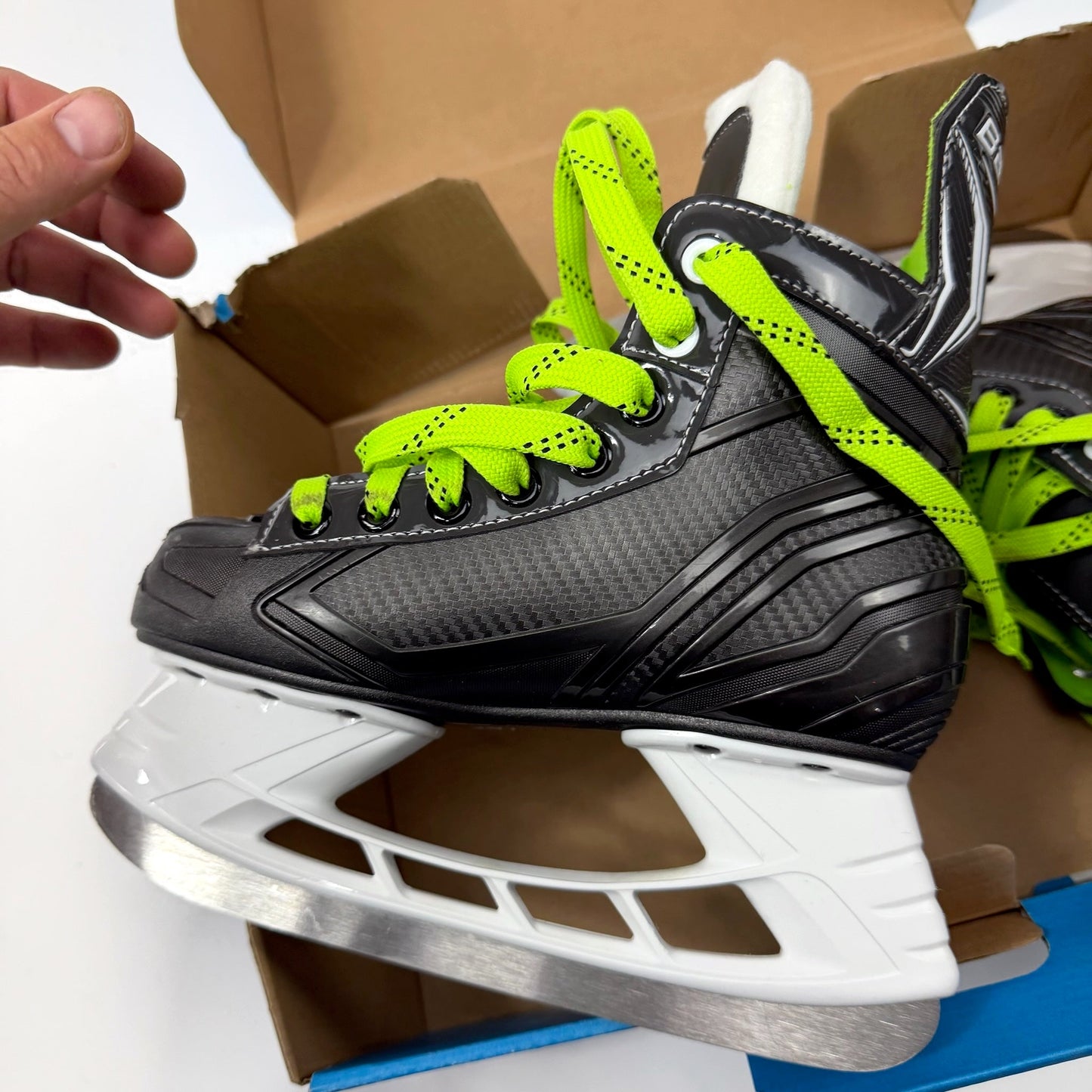 Used Once Bauer XLS Skates | Size 2 R | AB964