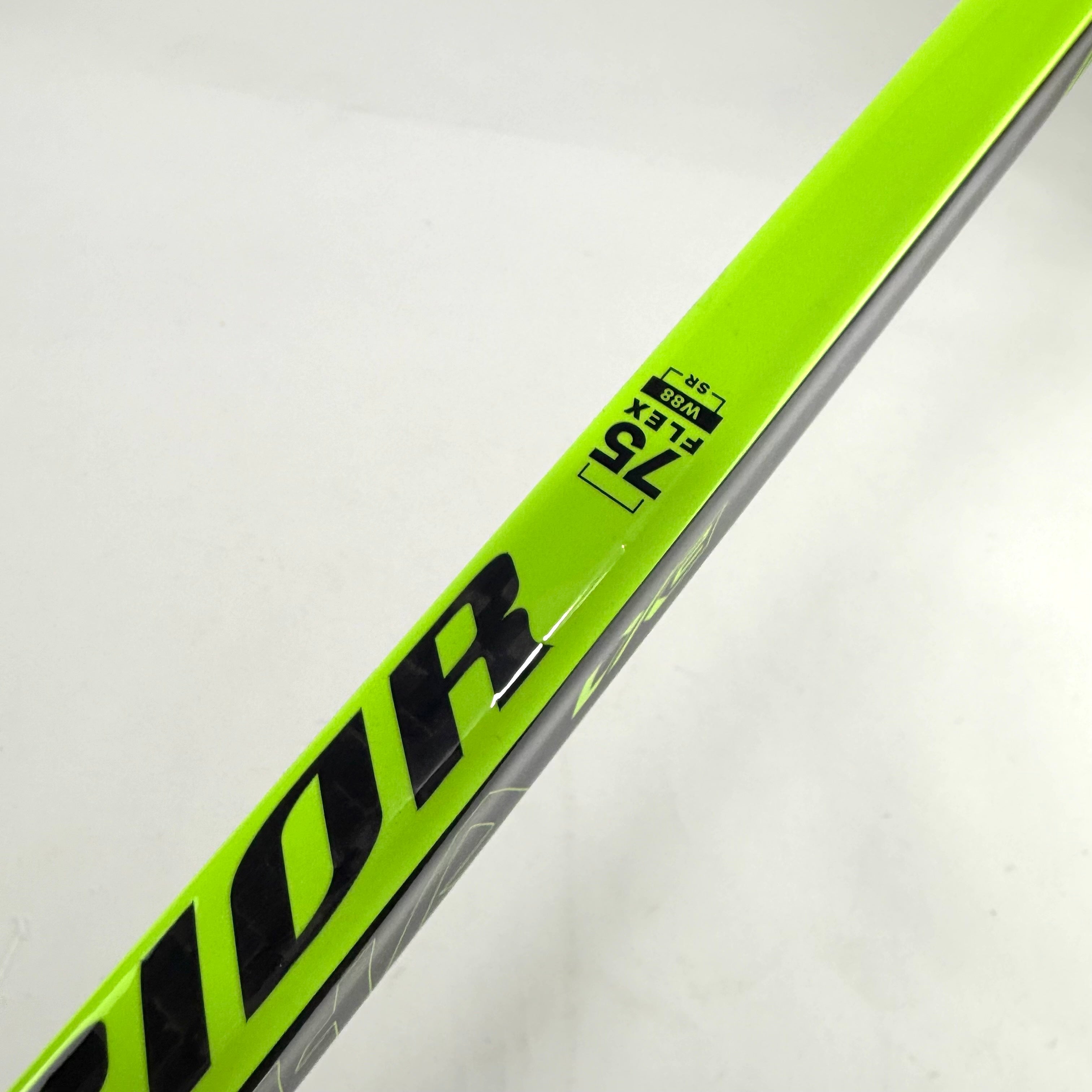 New Right Warrior Alpha LX2 | 75 Flex W88 Curve Grip | E640 - Top Flight Hockey
