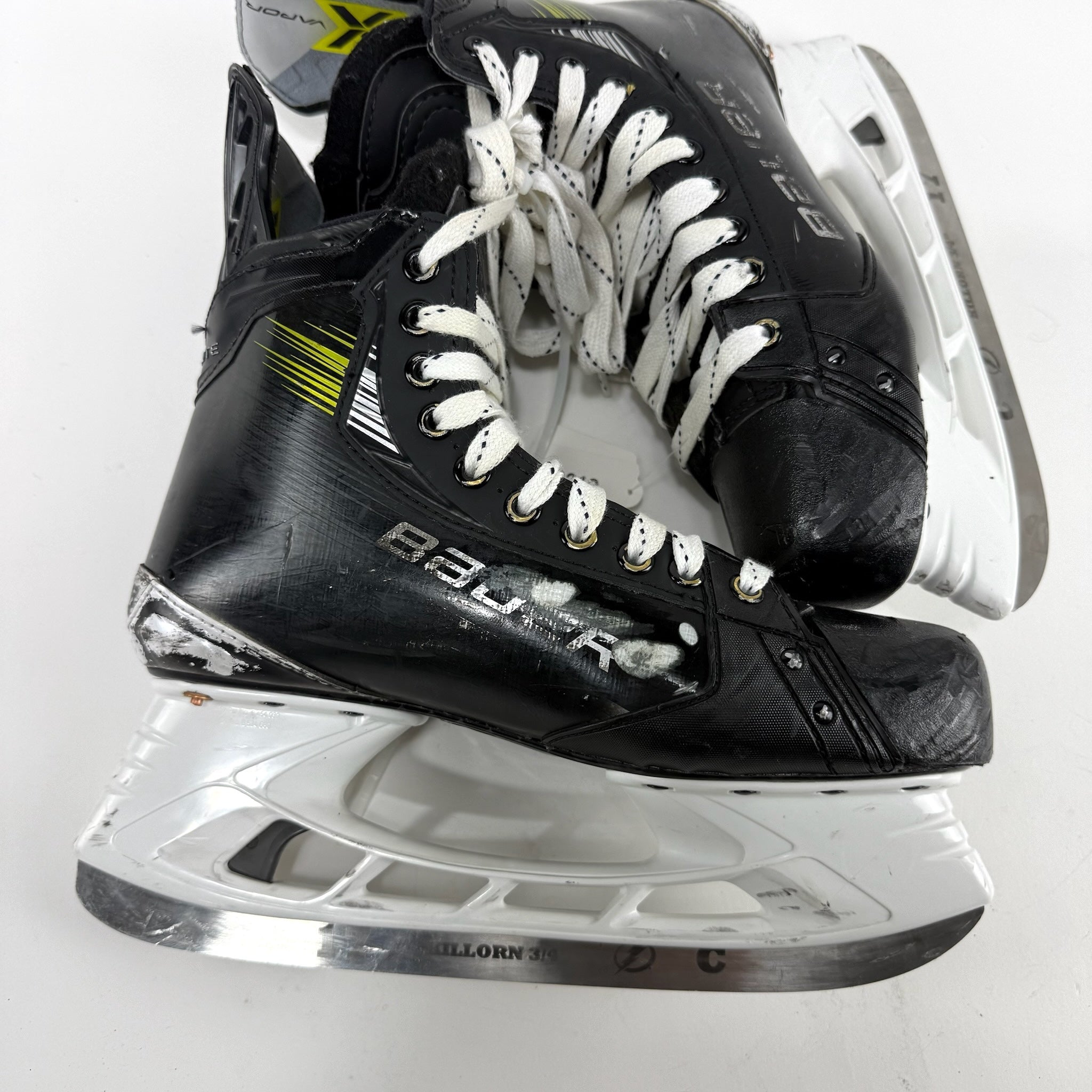 Used Black Bauer Vapor Hyperlite 2 Skates | 10 E | D219 - Top Flight Hockey