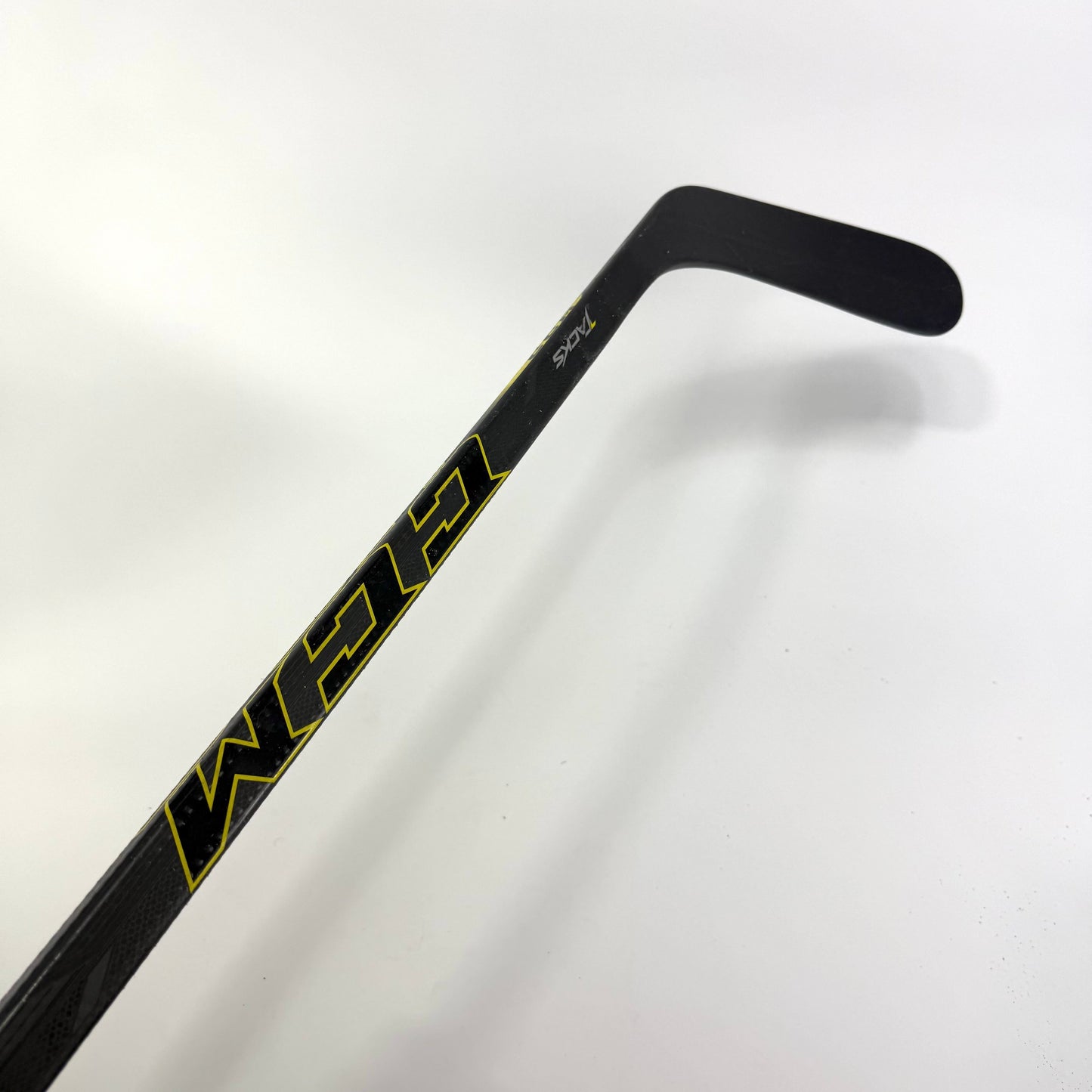 Used Cut CCM Tacks Van Reimsdyke | CH13