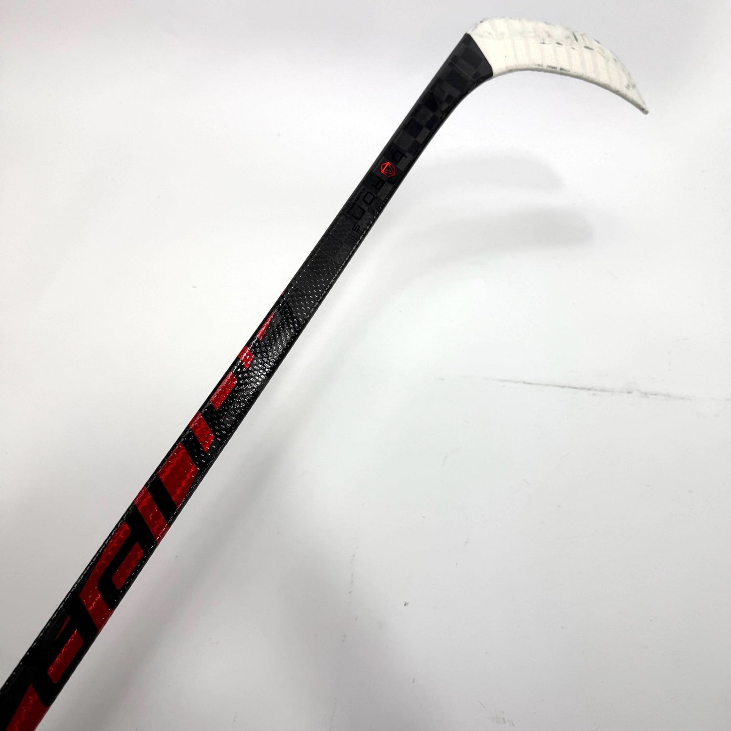 Used Left Red Bauer Pulse | 87 Flex P28 Curve Grip | Matt Gryzelcyk | BH136