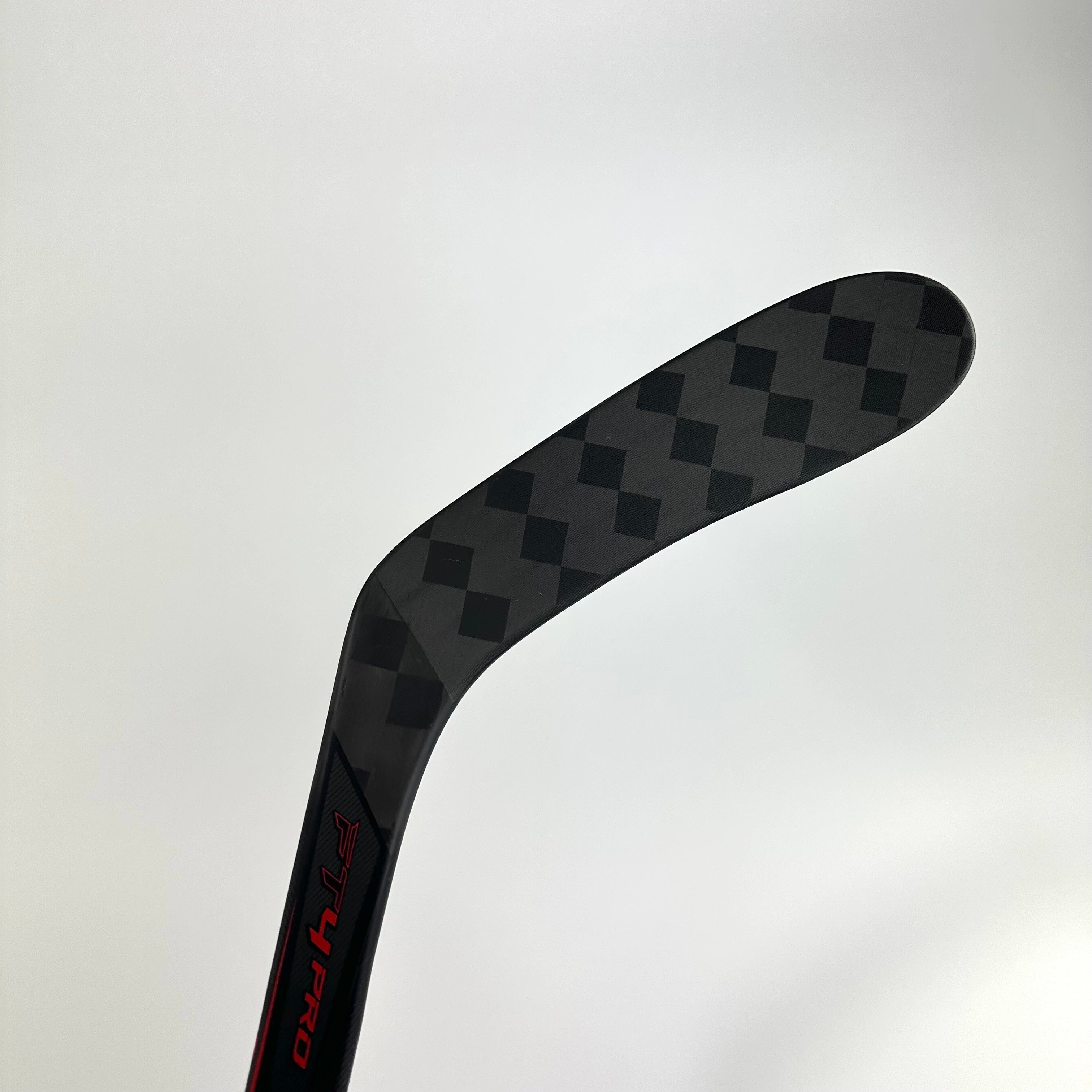 New Right CCM Jetspeed FT4 Pro | 90 Flex P28 Curve Grip | Entwistle | C133