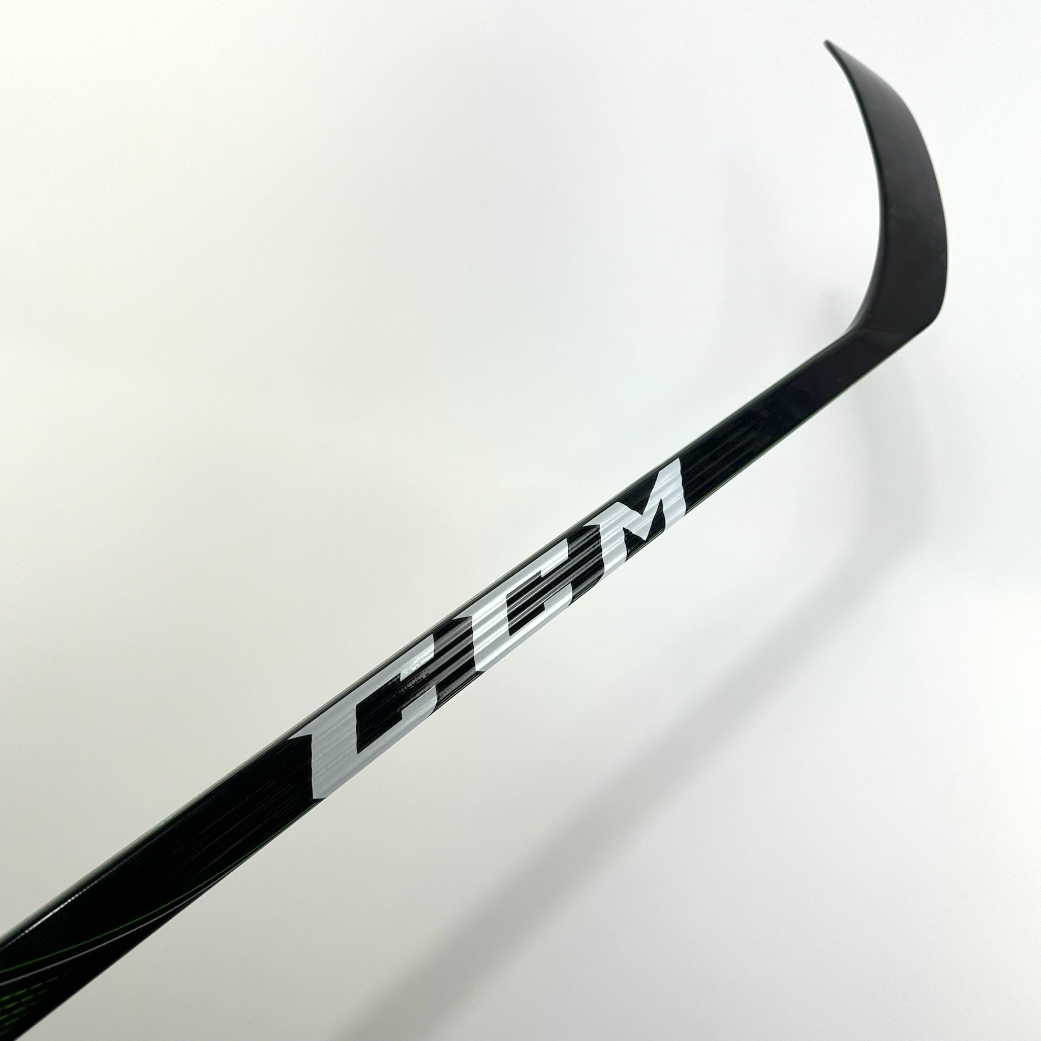 New Right CCM Ribcore Trigger 4 Pro | 85 Flex Custom Curve Grip | Mackinnon C168