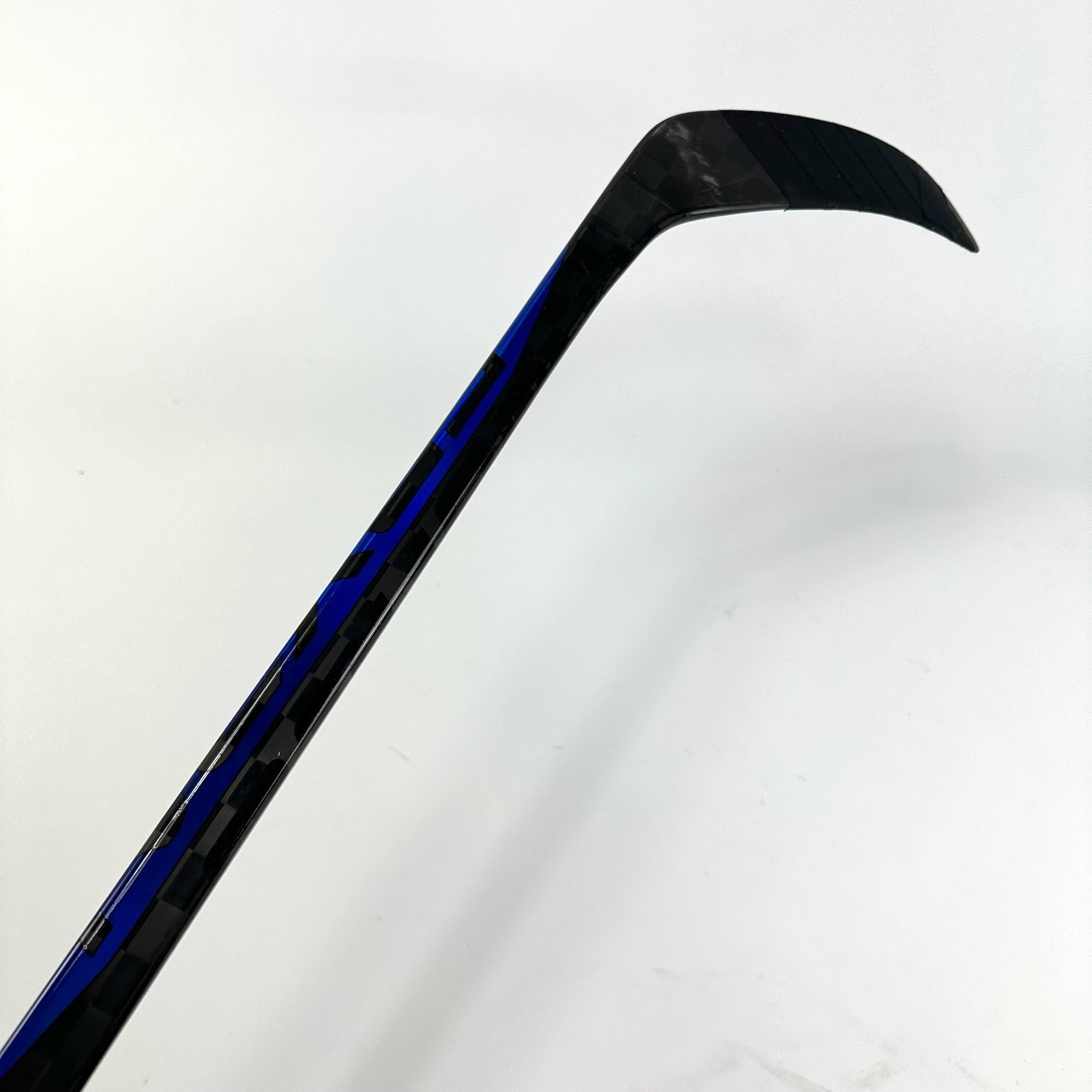 Used Left Blue Bauer Nexus Sync | 82 Flex P28M Curve Grip | Motte | K208