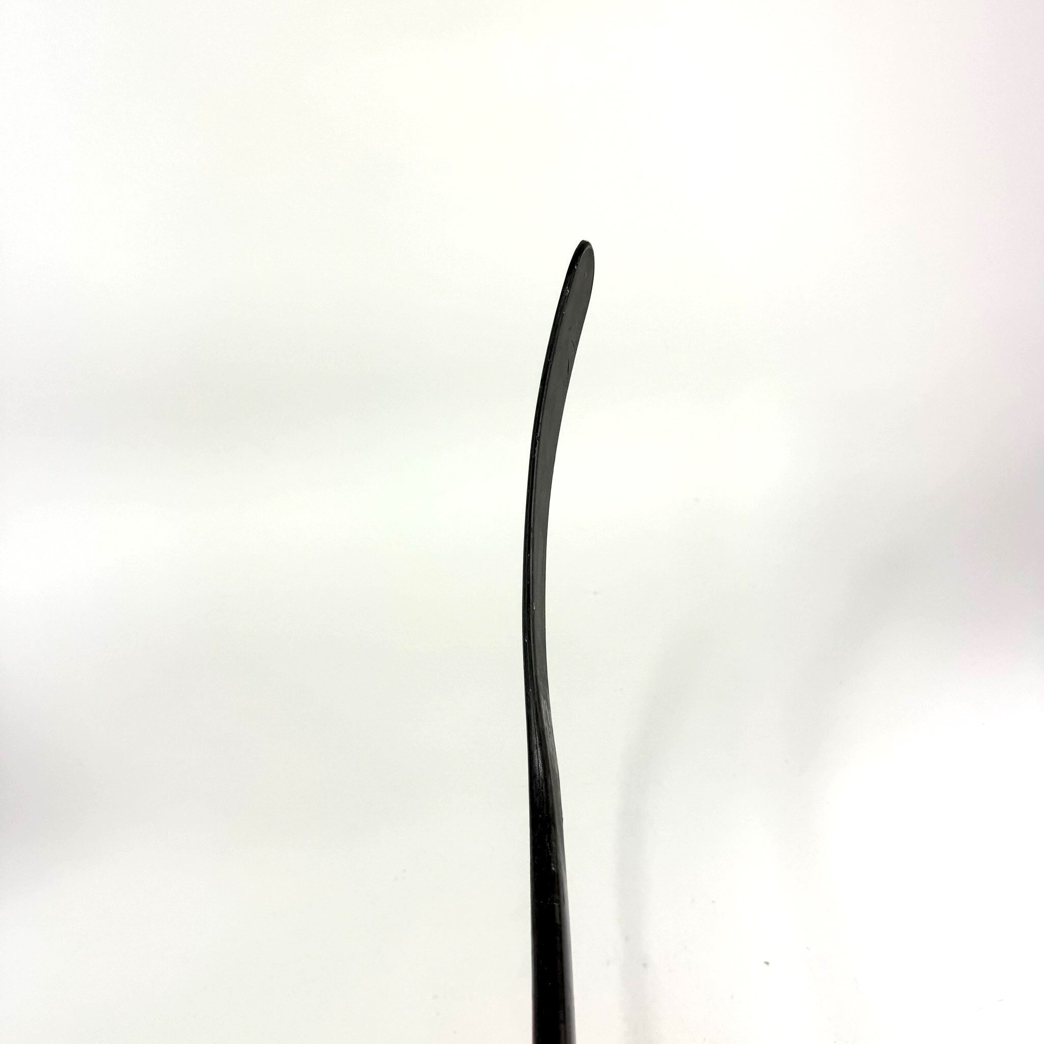 Used Left Red Bauer Vapor Hyperlite 2 | 55 Flex P88 Curve Grip | R367