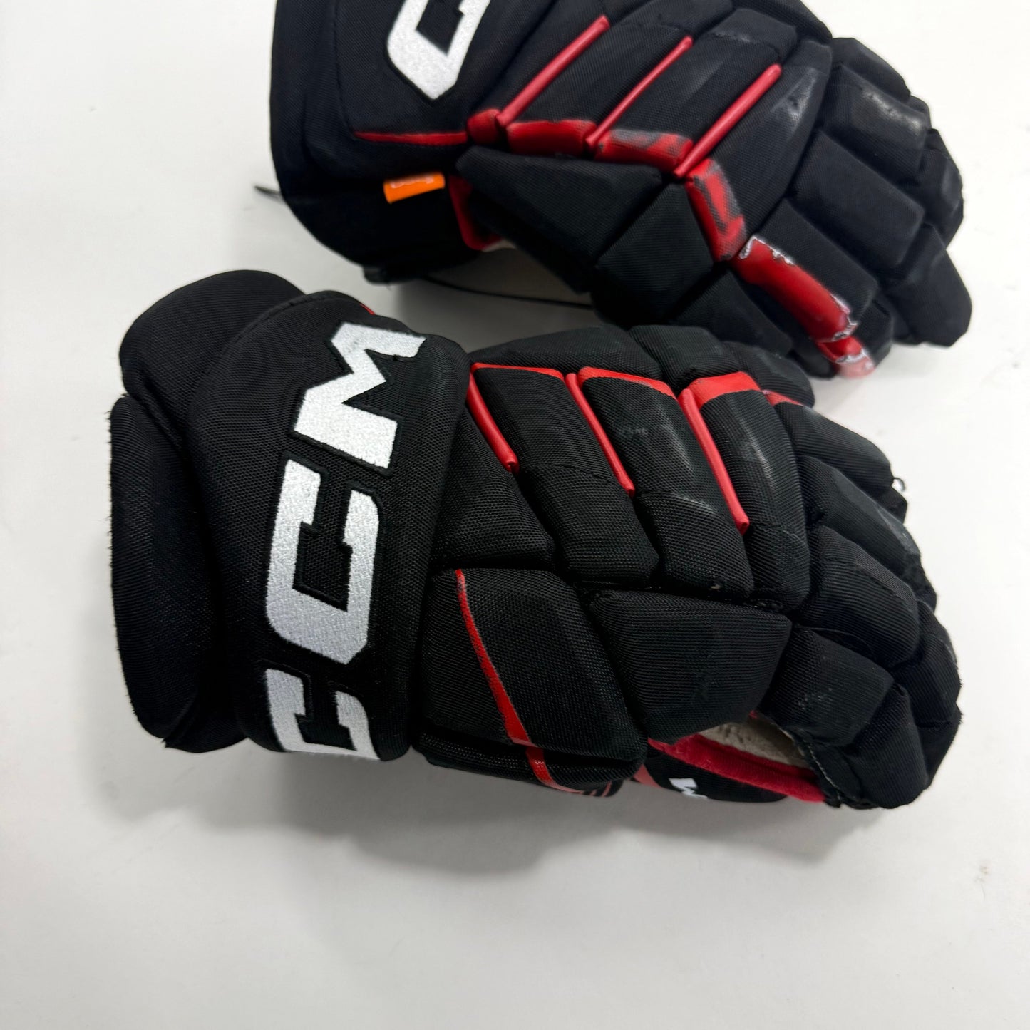 Used Black and Red Chicago Blackhawks CCM Jetspeed Pro Gloves | 14" | Jason Dickinson | BH277