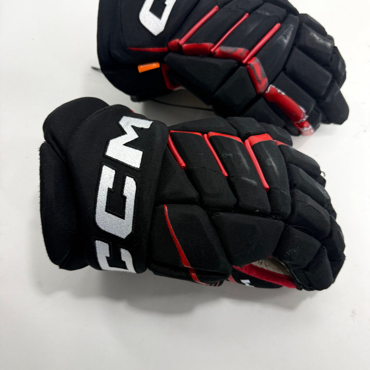 Used Black and Red Chicago Blackhawks CCM Jetspeed Pro Gloves | 14" | Jason Dickinson | BH277 - Top Flight Hockey