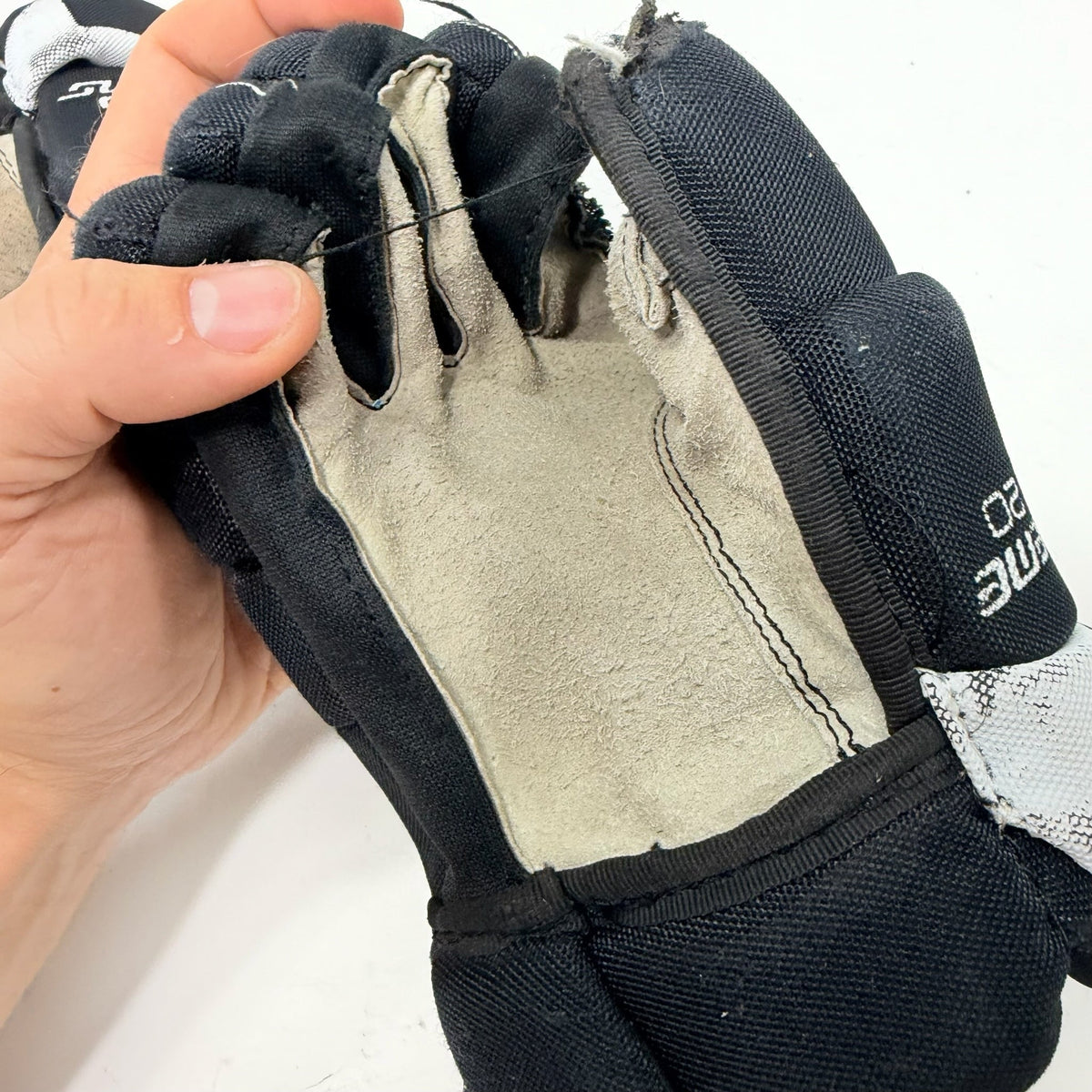 Used Black Bauer Supreme ONE 20 Gloves | 10" | AB401