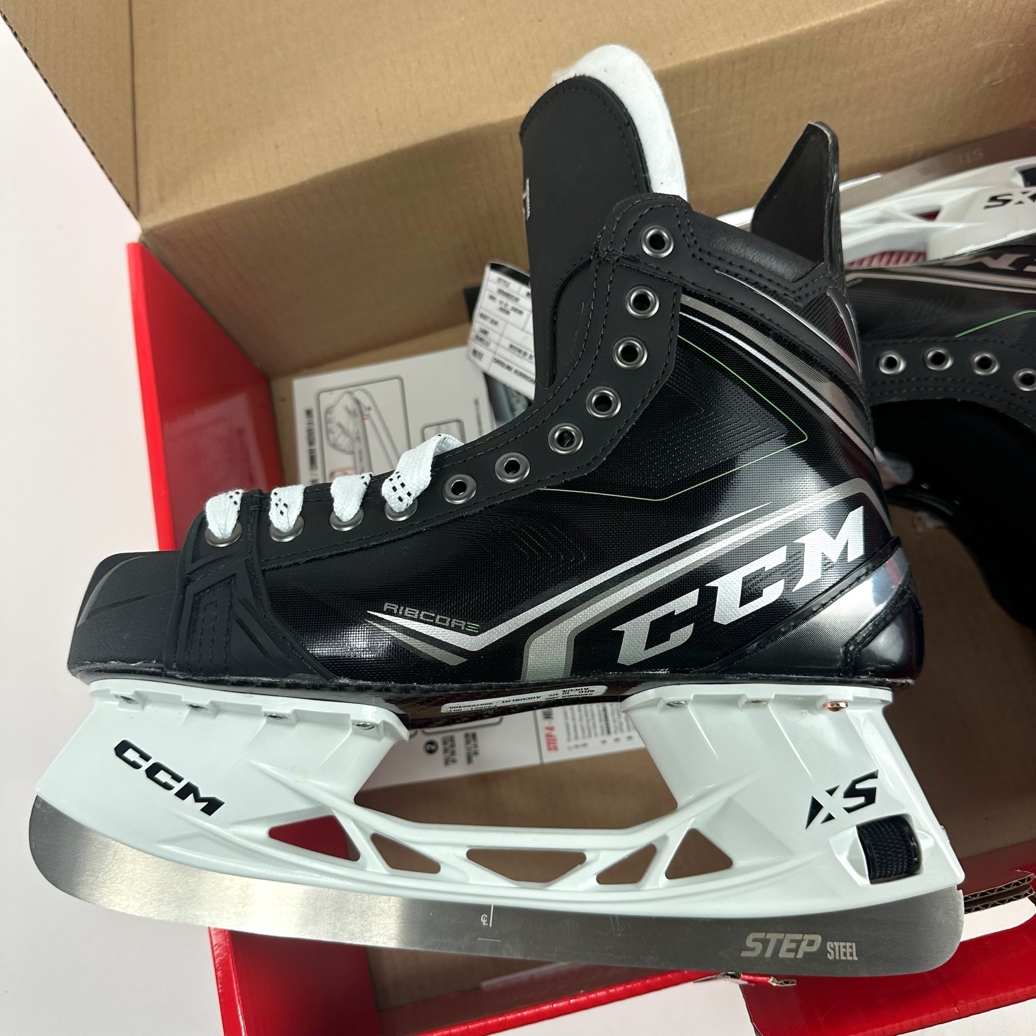 New CCM Ribcore 100K Pro Skates | Size 10.5 R | K46