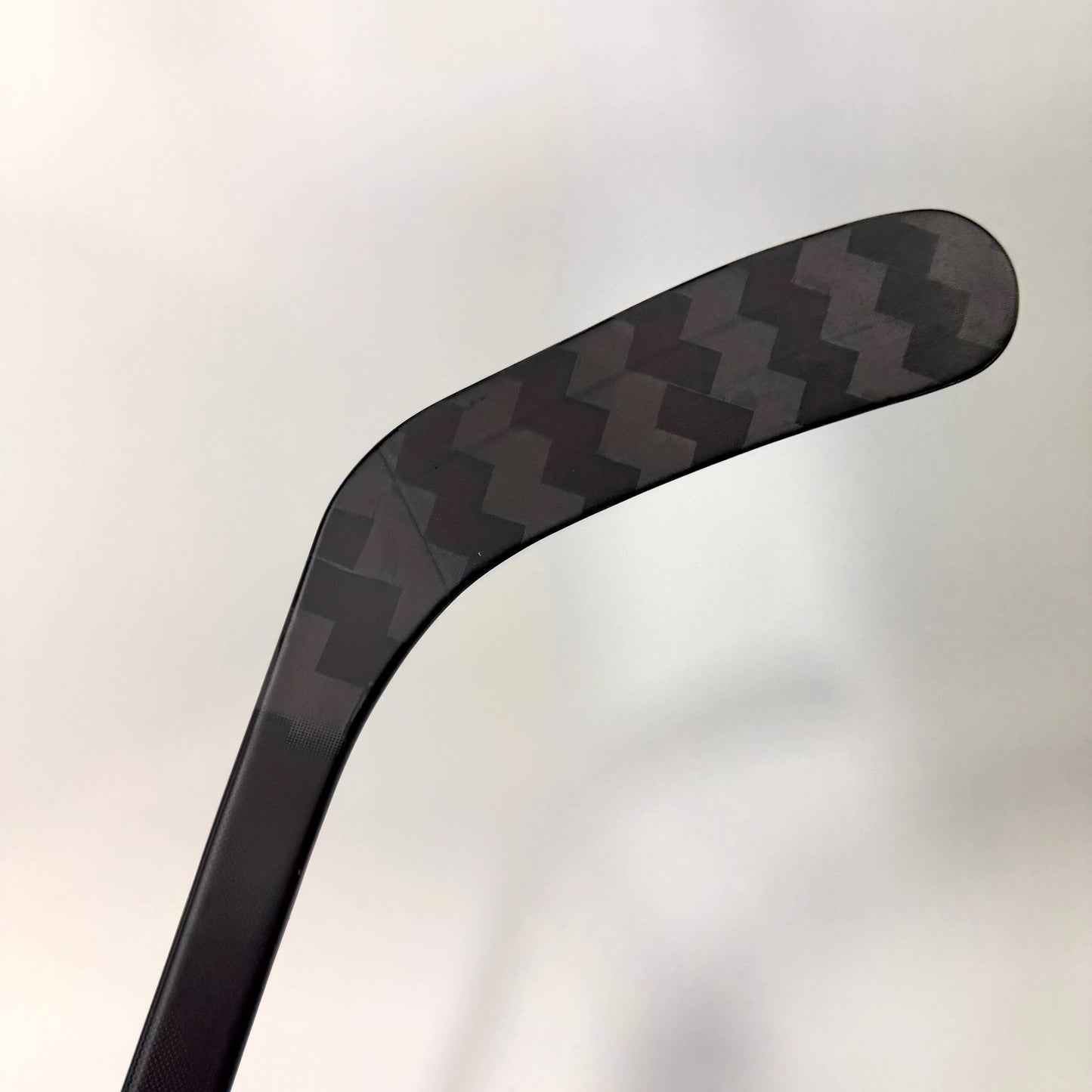 New Right CCM Tacks XF Ghost | 85 Flex P90T Curve Grip | AB972 - Top Flight Hockey