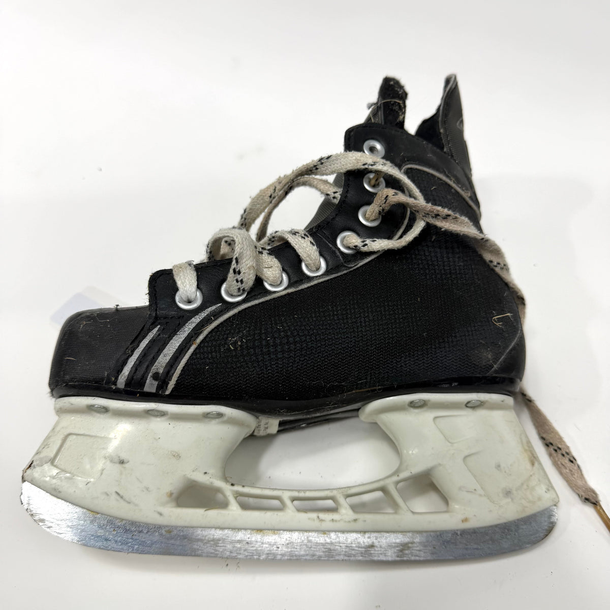 Used Nike Bauer One05 Skates | Size 2 Regular | AB214 - Top Flight Hockey