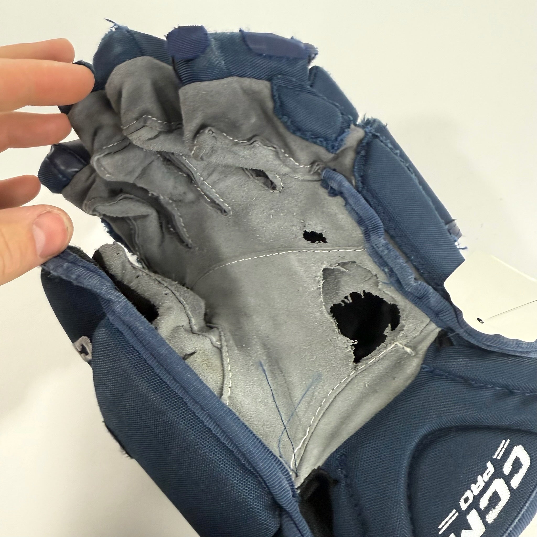 Used Navy CCM HG12 Gloves | 14" | D368
