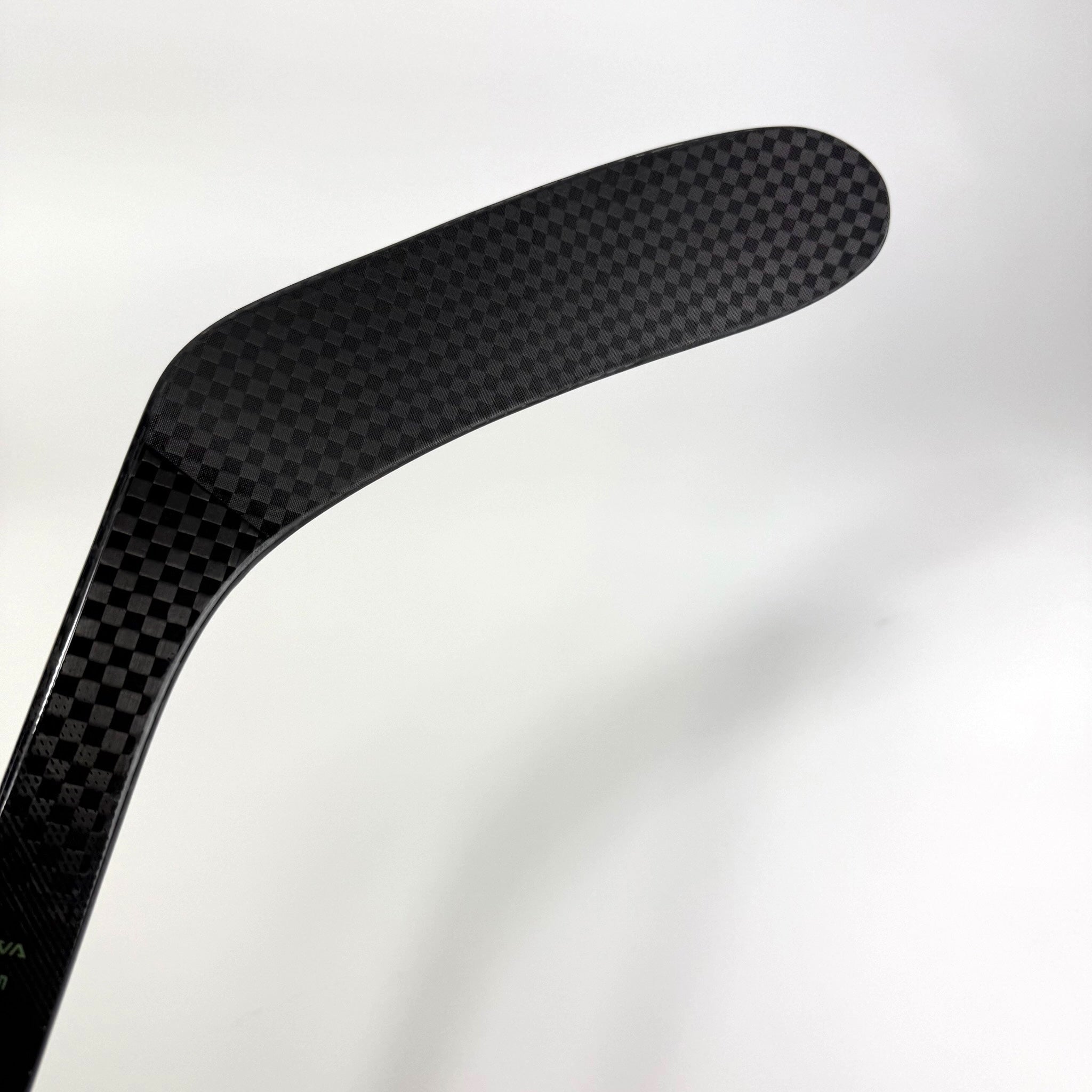 New Right Warrior Alpha LX3 | 85 Flex M28 Curve Grip | E384 - Top Flight Hockey