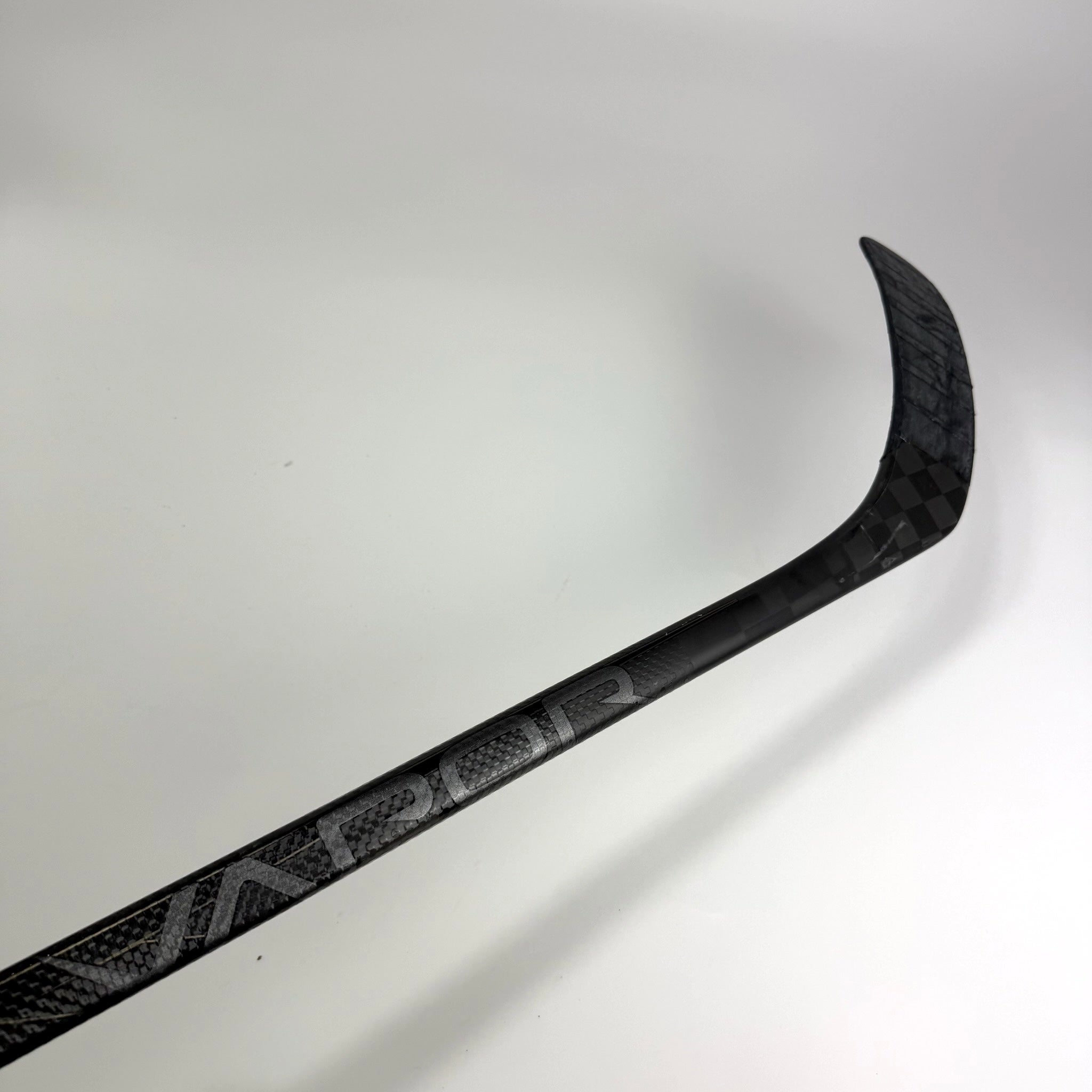 Used Right Black Bauer Vapor Hyperlite 2 | 87 Flex Mackinnon Pro Curve Grip | F303 - Top Flight Hockey