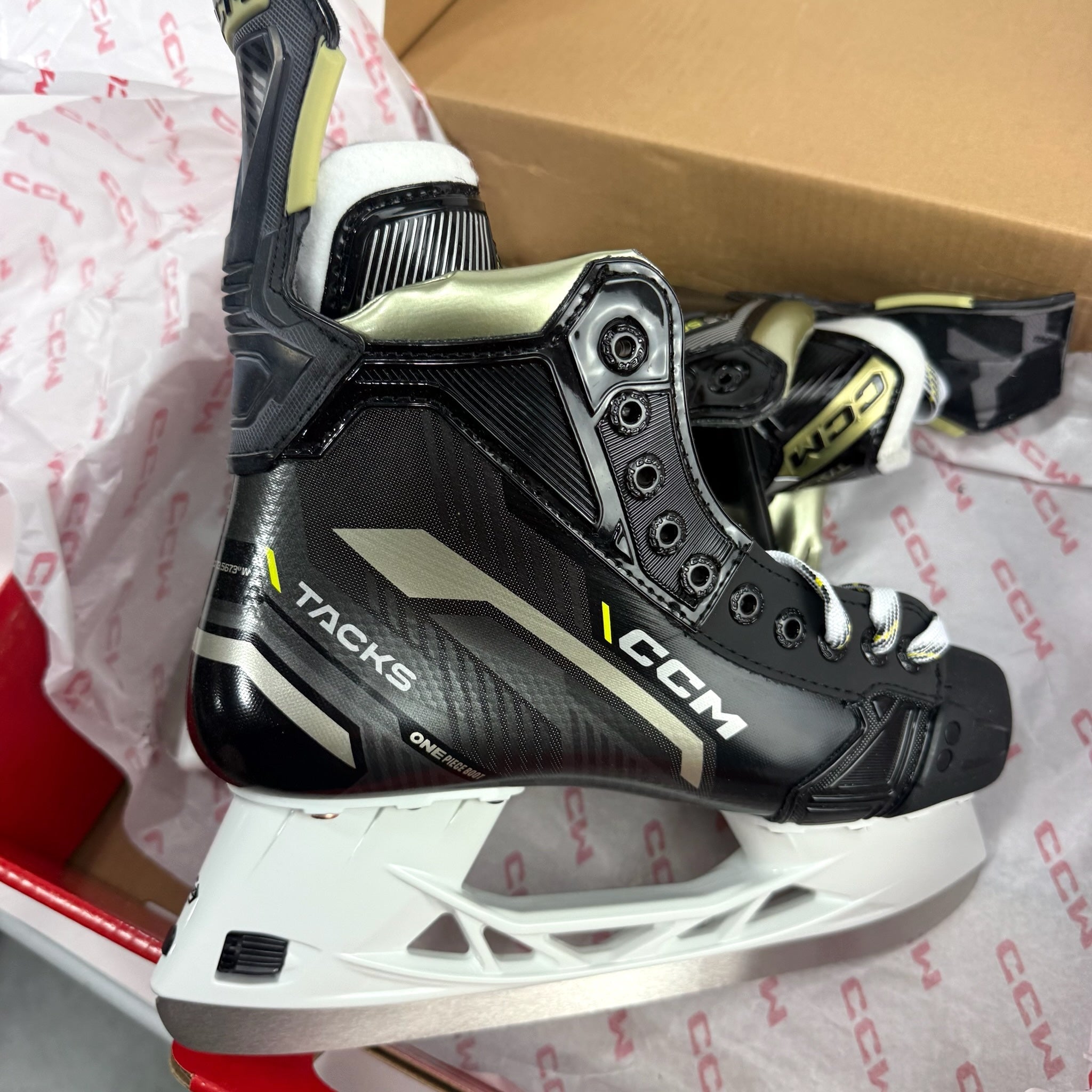 Brand New CCM Tacks AS580 | Senior Size 7 Regular - #J738 - Top Flight Hockey