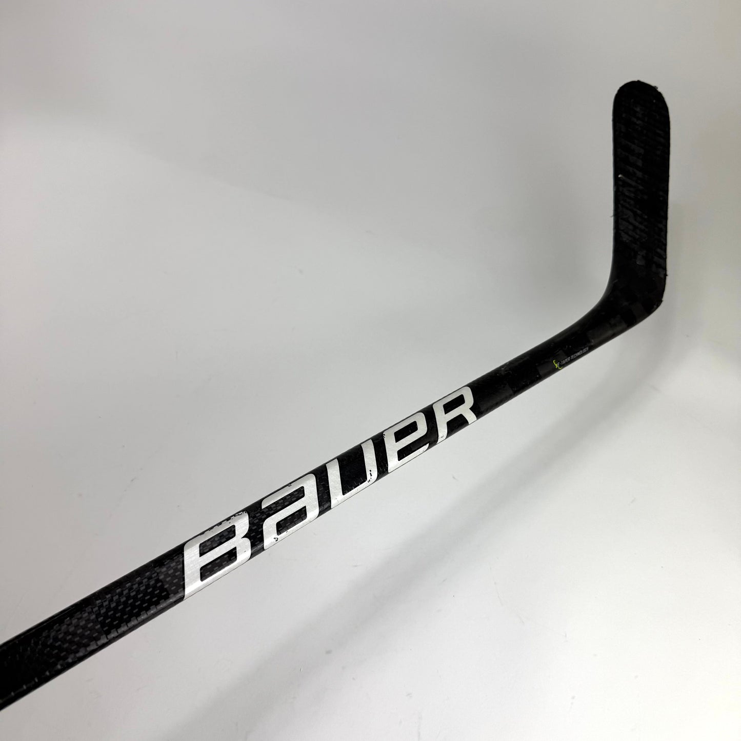 Used Left Silver Bauer Vapor Hyperlite | 77 Flex P92M Curve Grip | E757