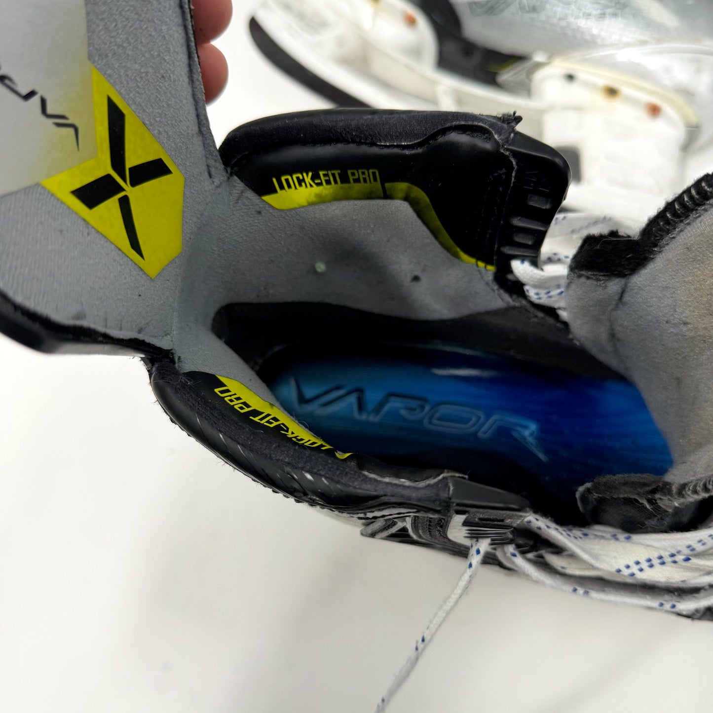 Used Bauer Vapor Hyperlite 2 Skates | Size 10.5 Fit 1 | AB791