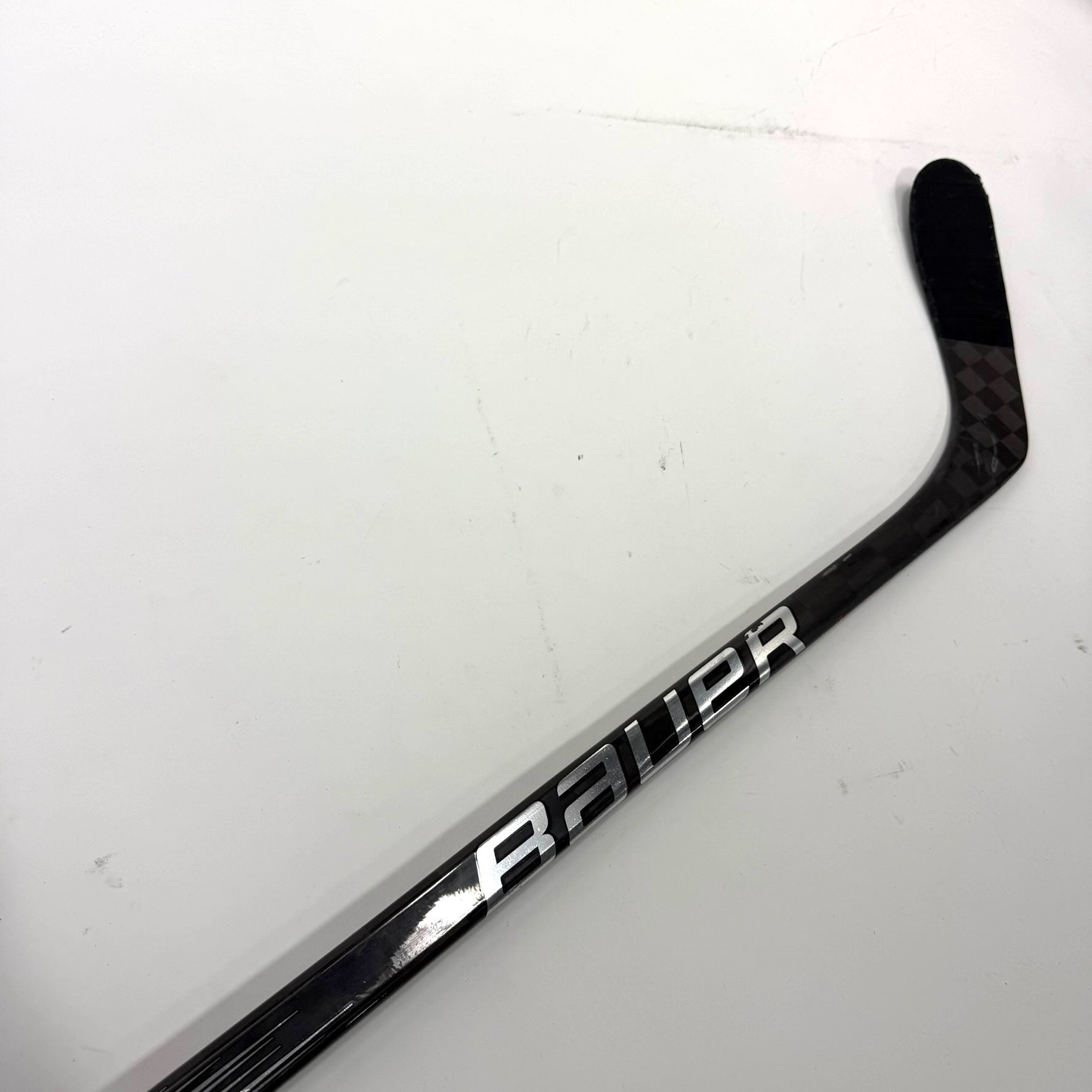 Used Left Red Bauer Vapor Hyperlite 2 | 87 Flex P28 Curve Grip | Ilya Mikheyev | BH193 - Top Flight Hockey