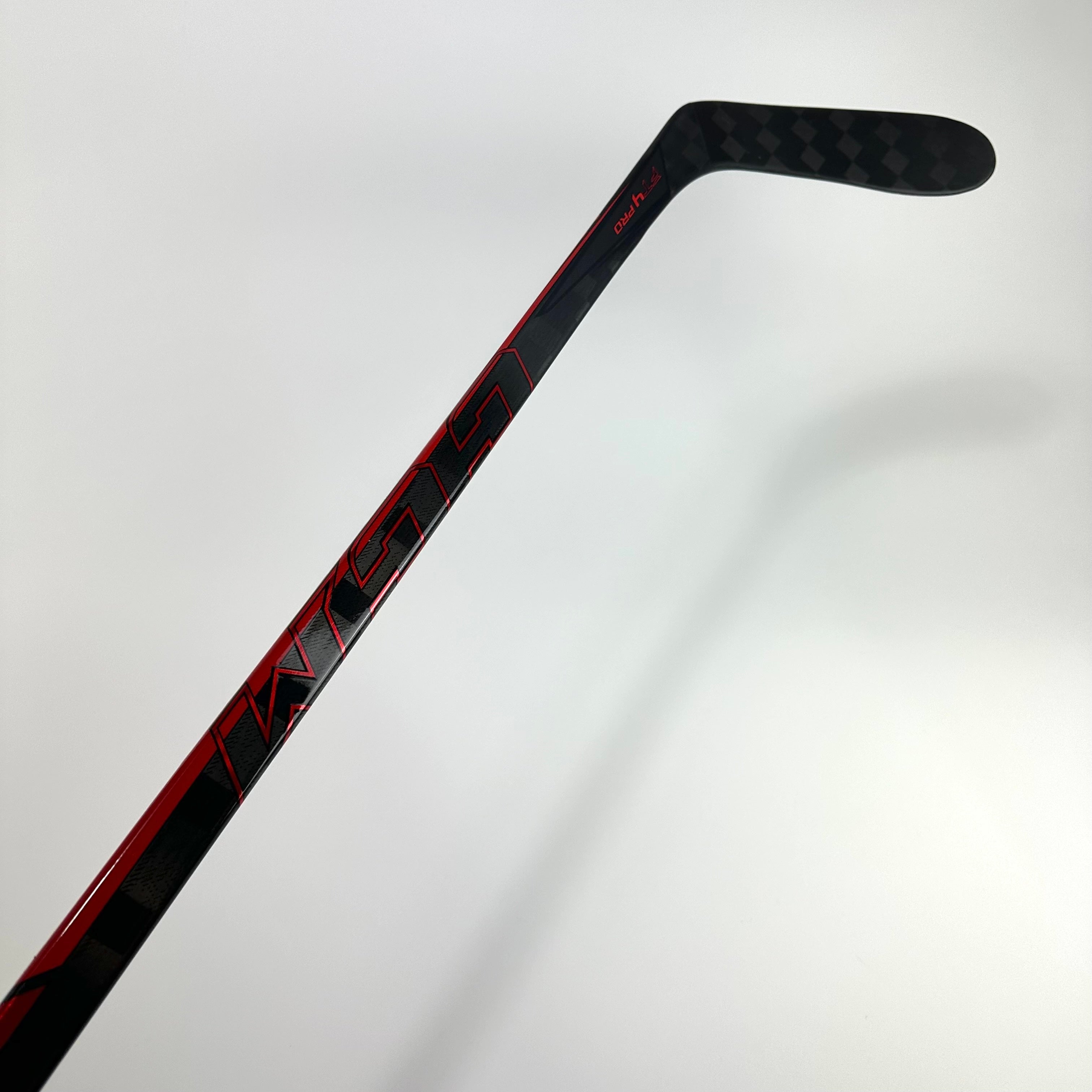 New Right CCM Jetspeed FT4 Pro | 90 Flex P28 Curve Grip | Entwistle | C133