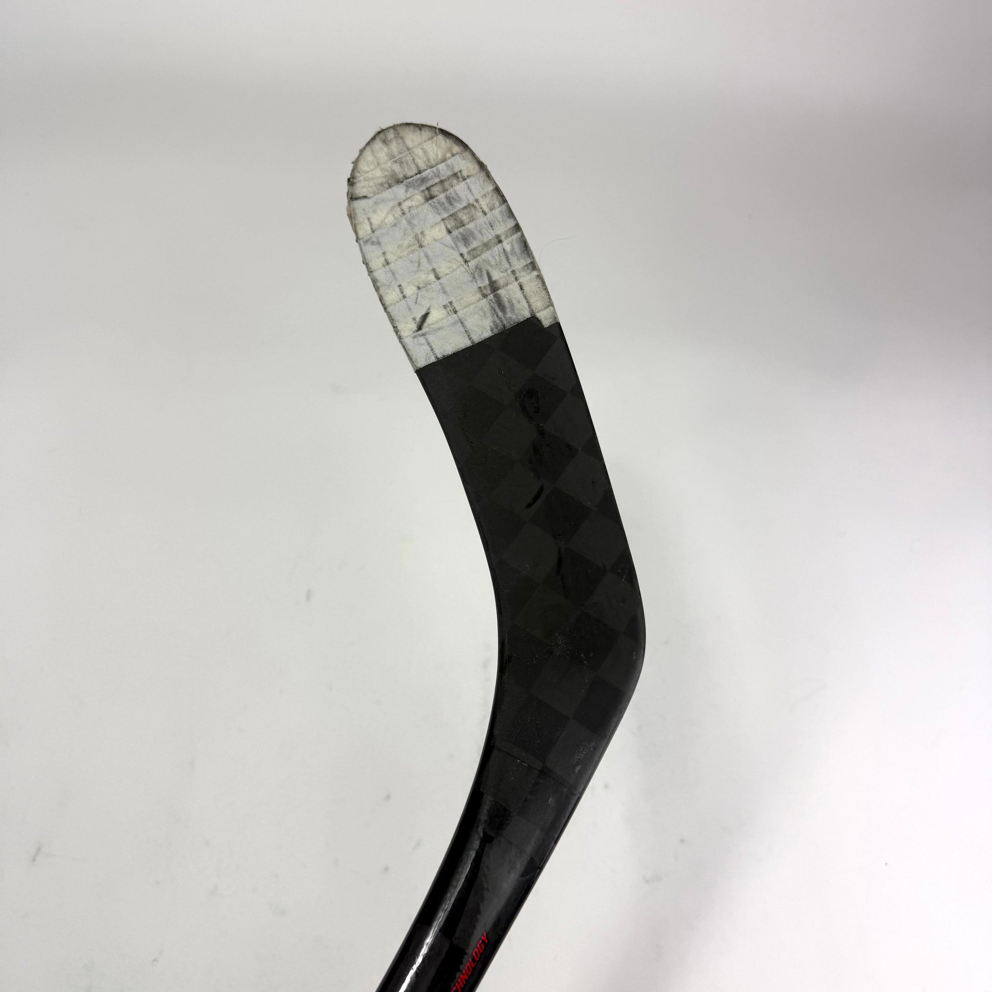 Used Left Bauer Vapor Hyperlite | 77 Flex P28 Curve Grip | J457 - Top Flight Hockey