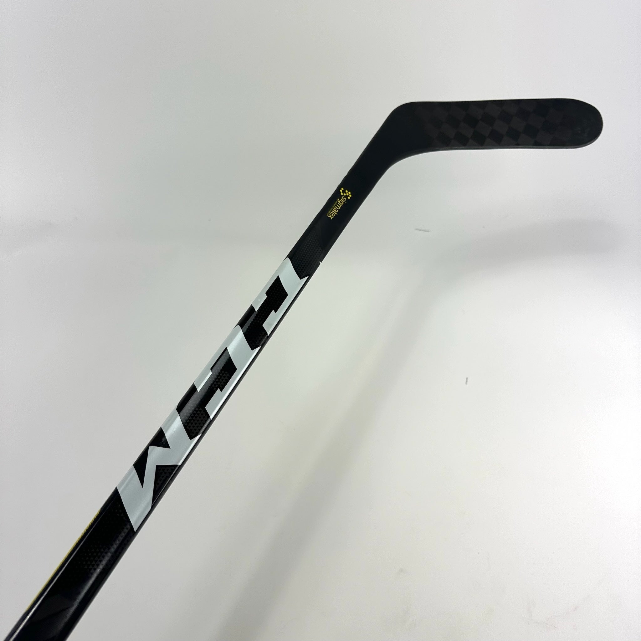 New Right CCM Super Tacks AS1 70 Flex P28M Grip H39