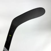 New Right Warrior Alpha LX2 | 85 Flex W28 Curve Grip | R275 - Top Flight Hockey