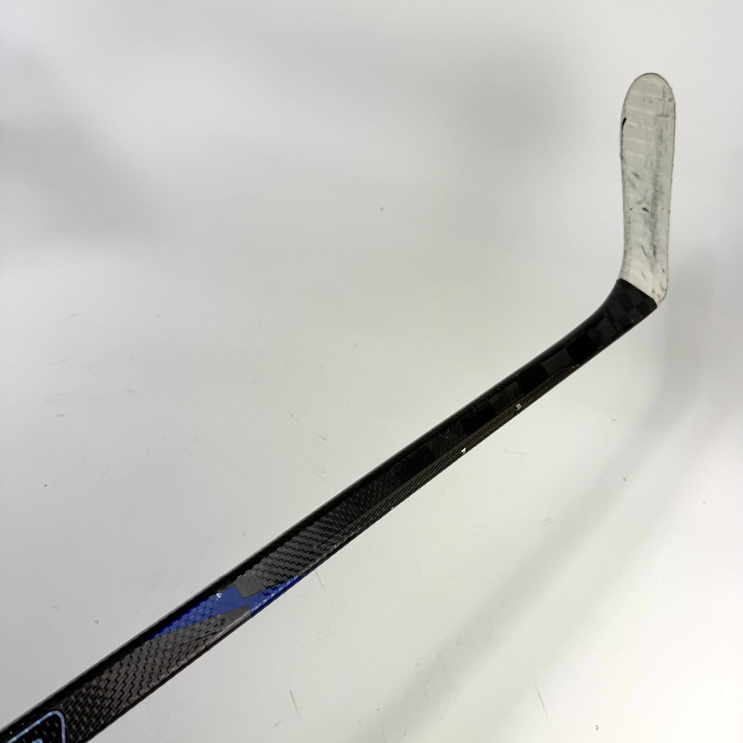 Repaired Left Blue Bauer Nexus Tracer | 82 Flex P28 Curve Grip | R13