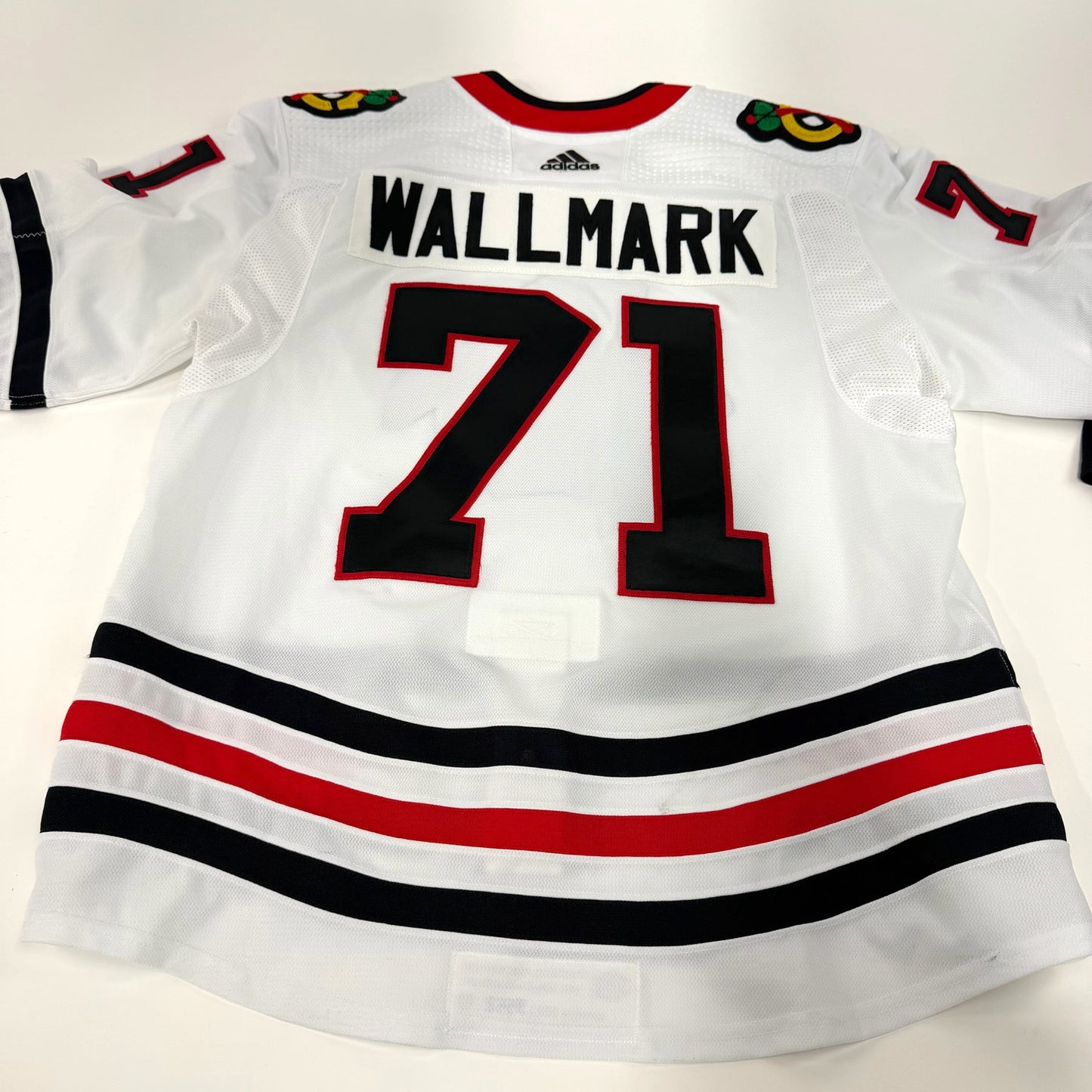 Lucas Wallmark #71 Away Chicago Blackhawks Team Issued Jersey 2020-2021, Set 1 | Size 56 | 3552-187
