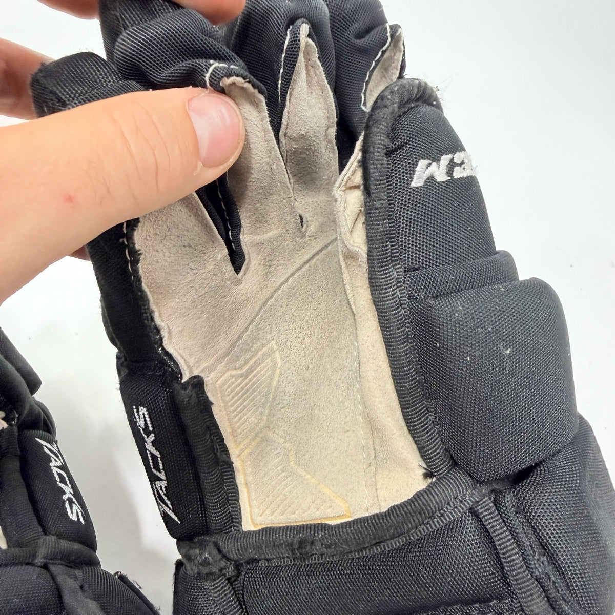Used Black CCM Tacks 4R Lite Pro Gloves | 11" | AB400