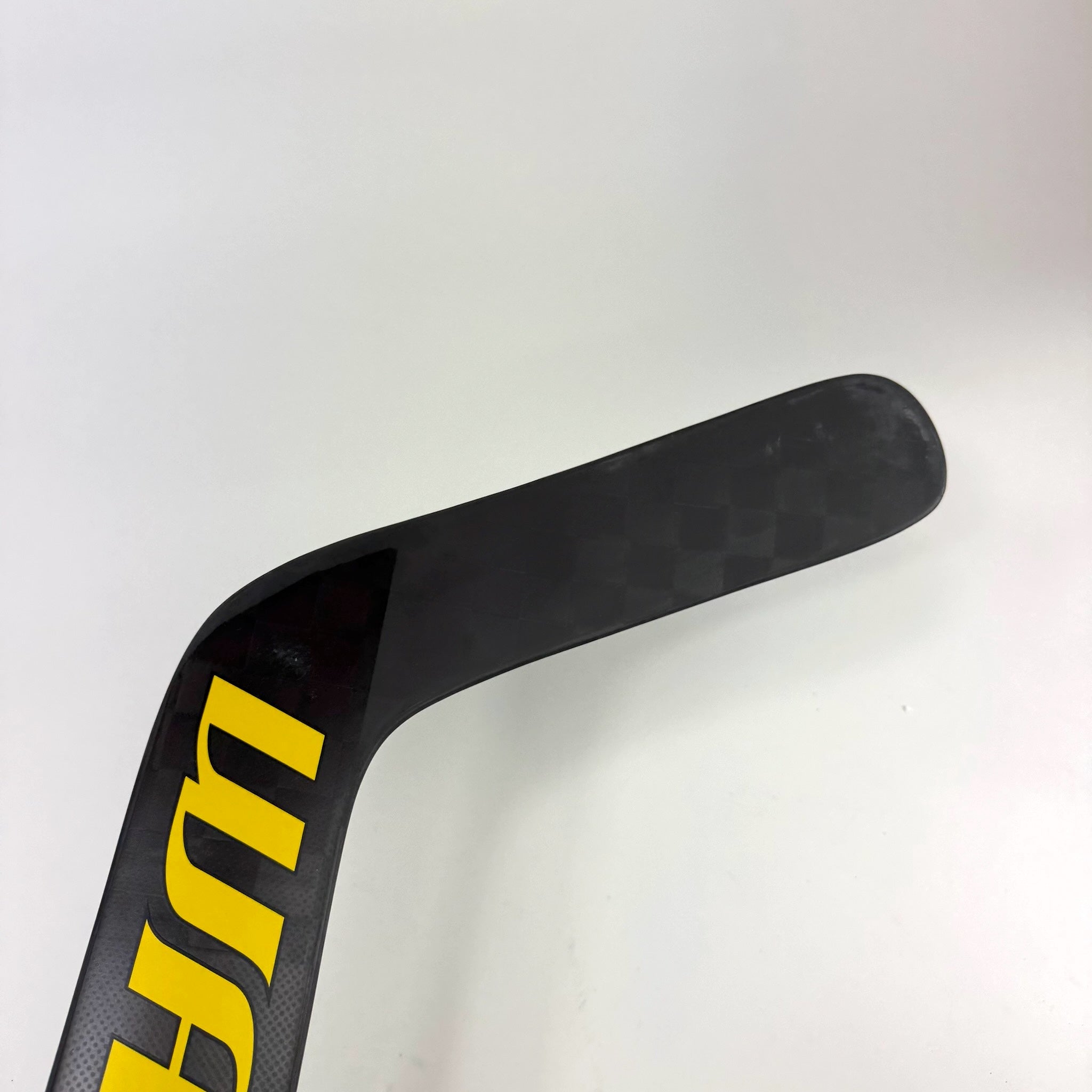 New Full Right Black and Yellow Warrior Ritual V2 Pro+ | 26" Paddle W31 Curve | Bussi | J799 - Top Flight Hockey