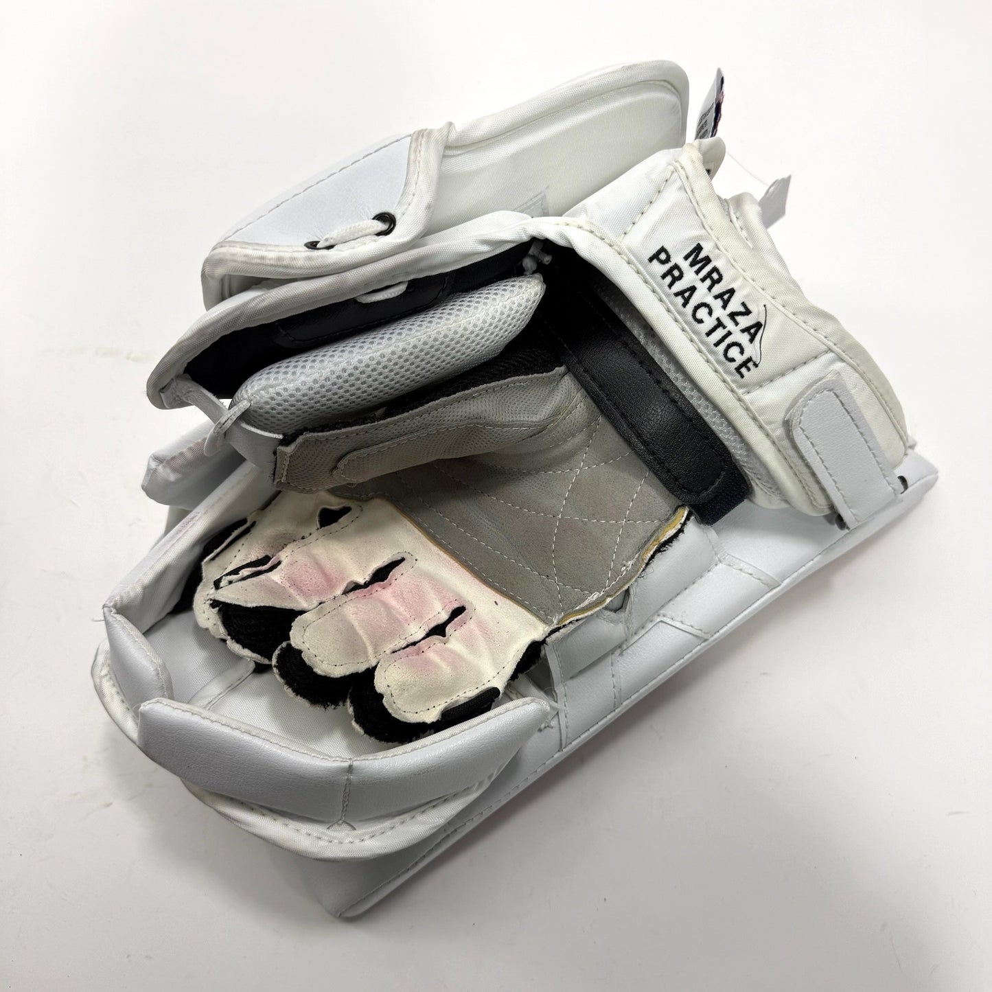 Used Chicago Blackhawks Regular Vaughn V10 Goalie Blocker | Petr Mrázek | BH396