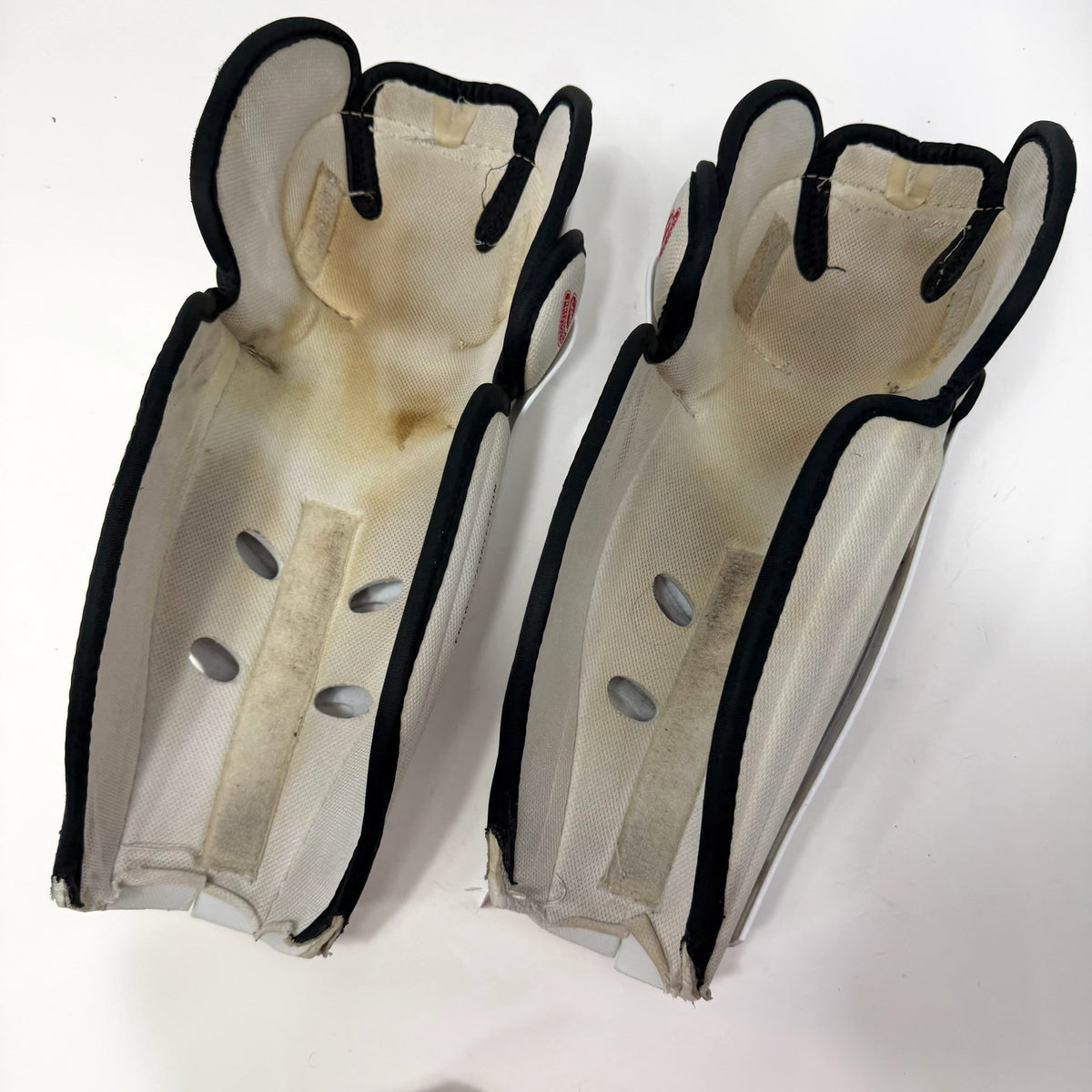 Used Bauer Vapor 6 Shin Guards | 18" | AB675