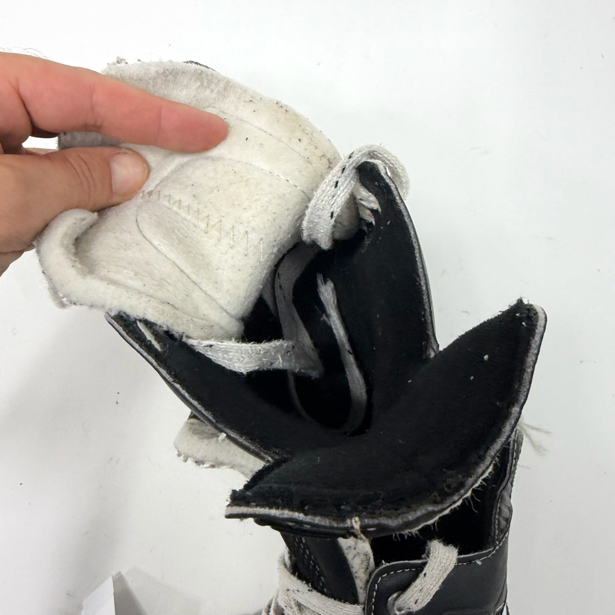 Used Bauer Nexus 4000 Skates | Size 2 R | AB792