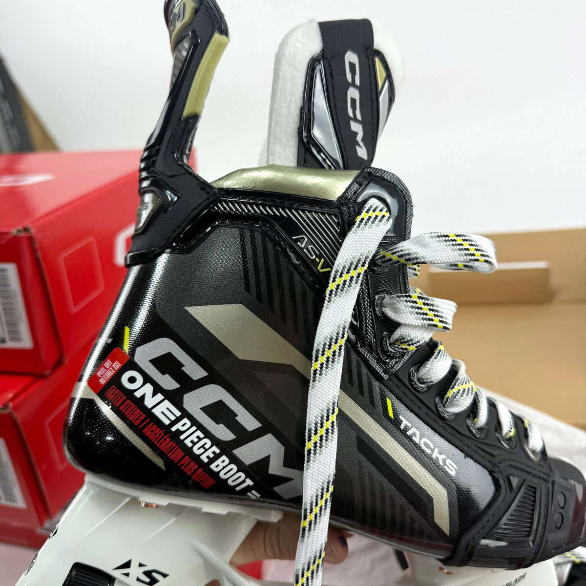 New CCM Tacks ASV Skates | Intermediate 5 Wide | CCM462 - Top Flight Hockey