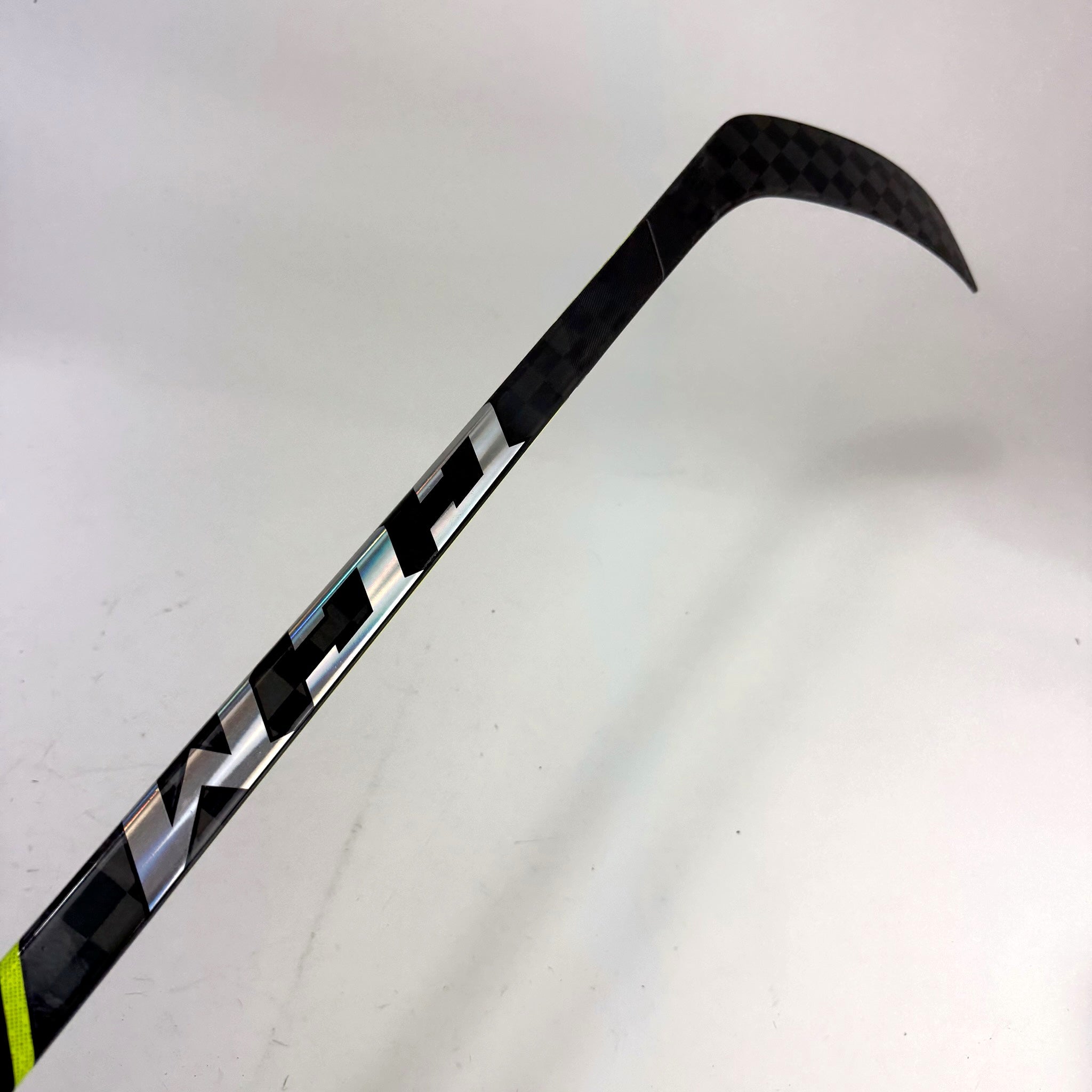 New Left CCM Super Tacks AS3 Pro | 85 Flex P28 Curve Grip | F65 - Top Flight Hockey