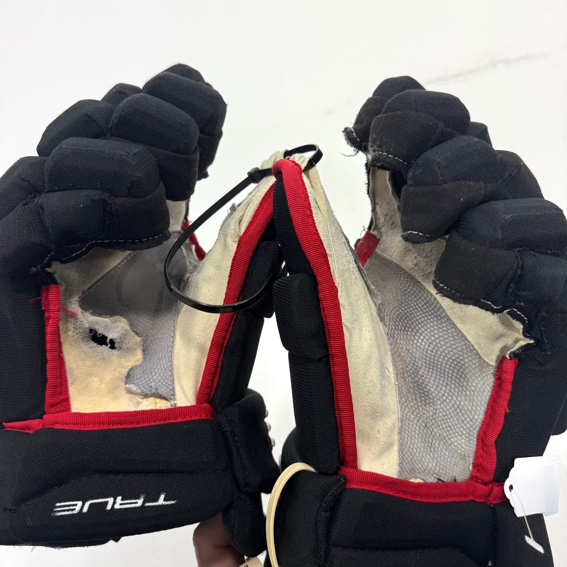 Used Black and Red Chicago Blackhawks True Catalyst 9X Gloves | 14" | Sanford | BH272 - Top Flight Hockey
