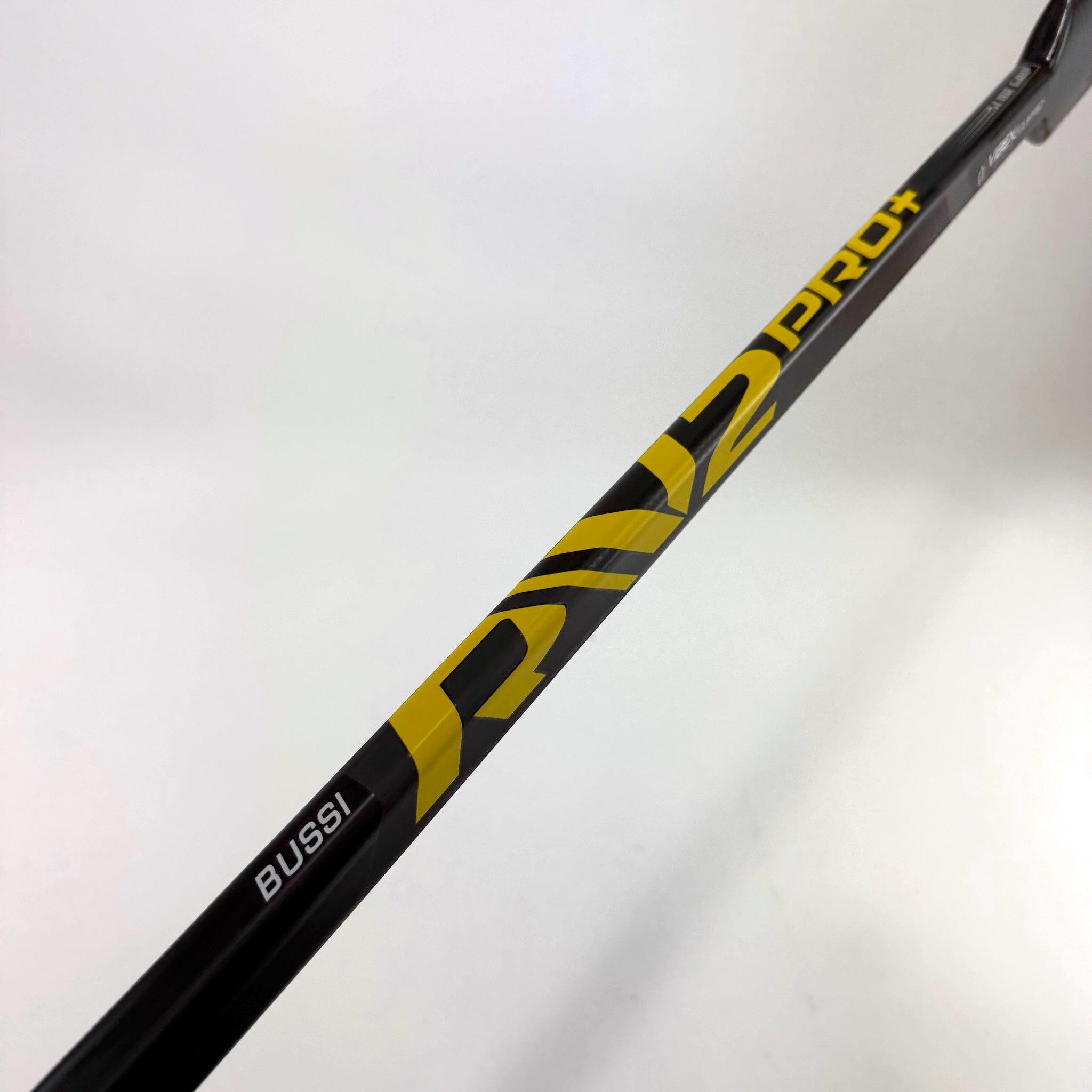 New Full Right Black and Yellow Warrior Ritual V2 Pro+ | 26" Paddle W31 Curve | Bussi | J799 - Top Flight Hockey