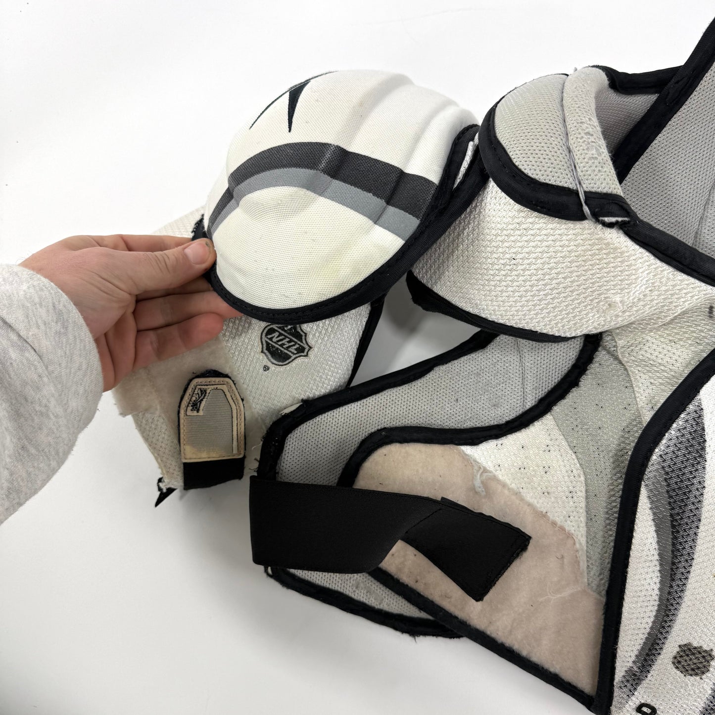 Used Reebok 5K Pro Shoulder Pads | Medium/Large | U221