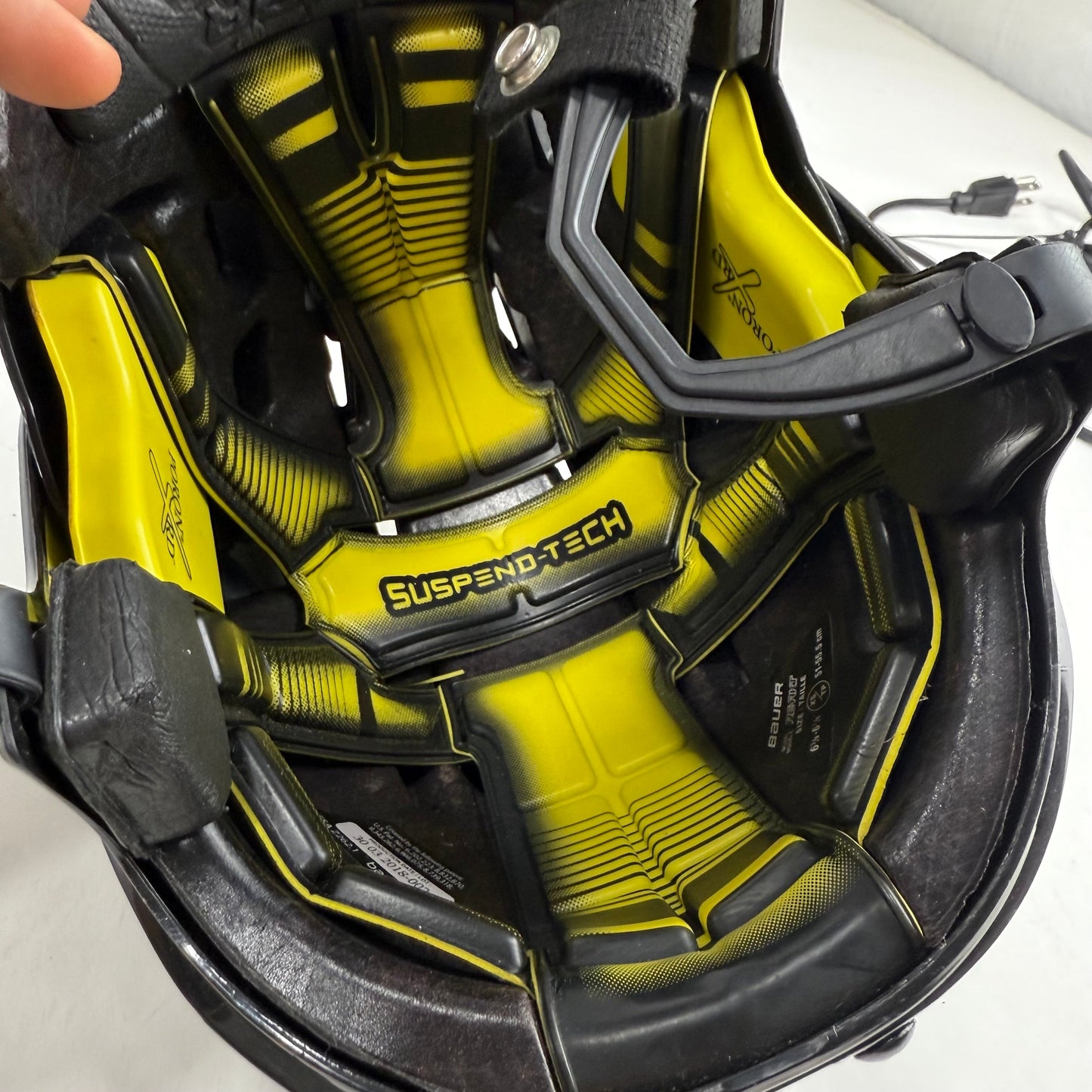 Used Black Bauer Re-akt | Extra Small | E618 - Top Flight Hockey