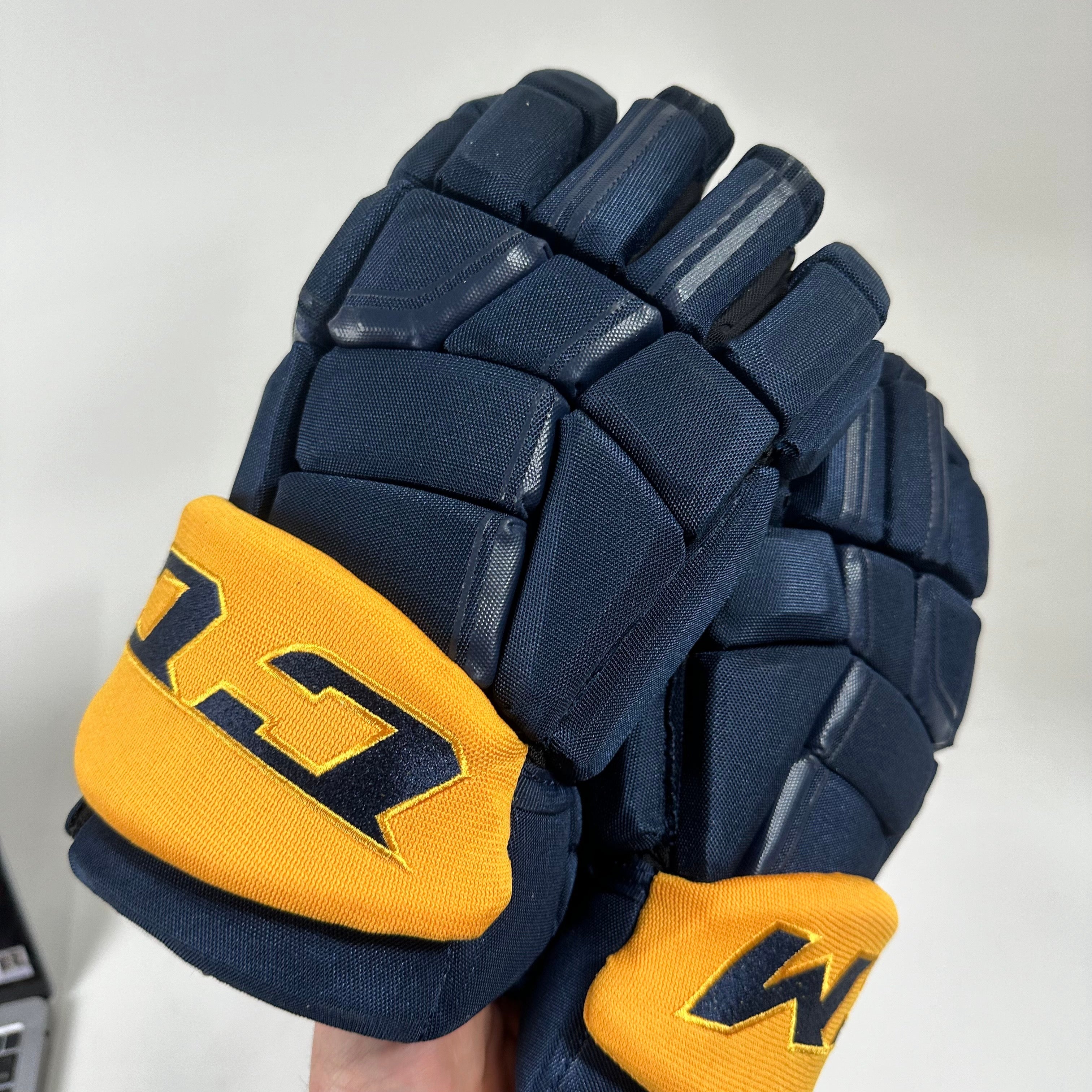 Brand New CCM HGQLXP Gloves Buffalo Sabres 15"