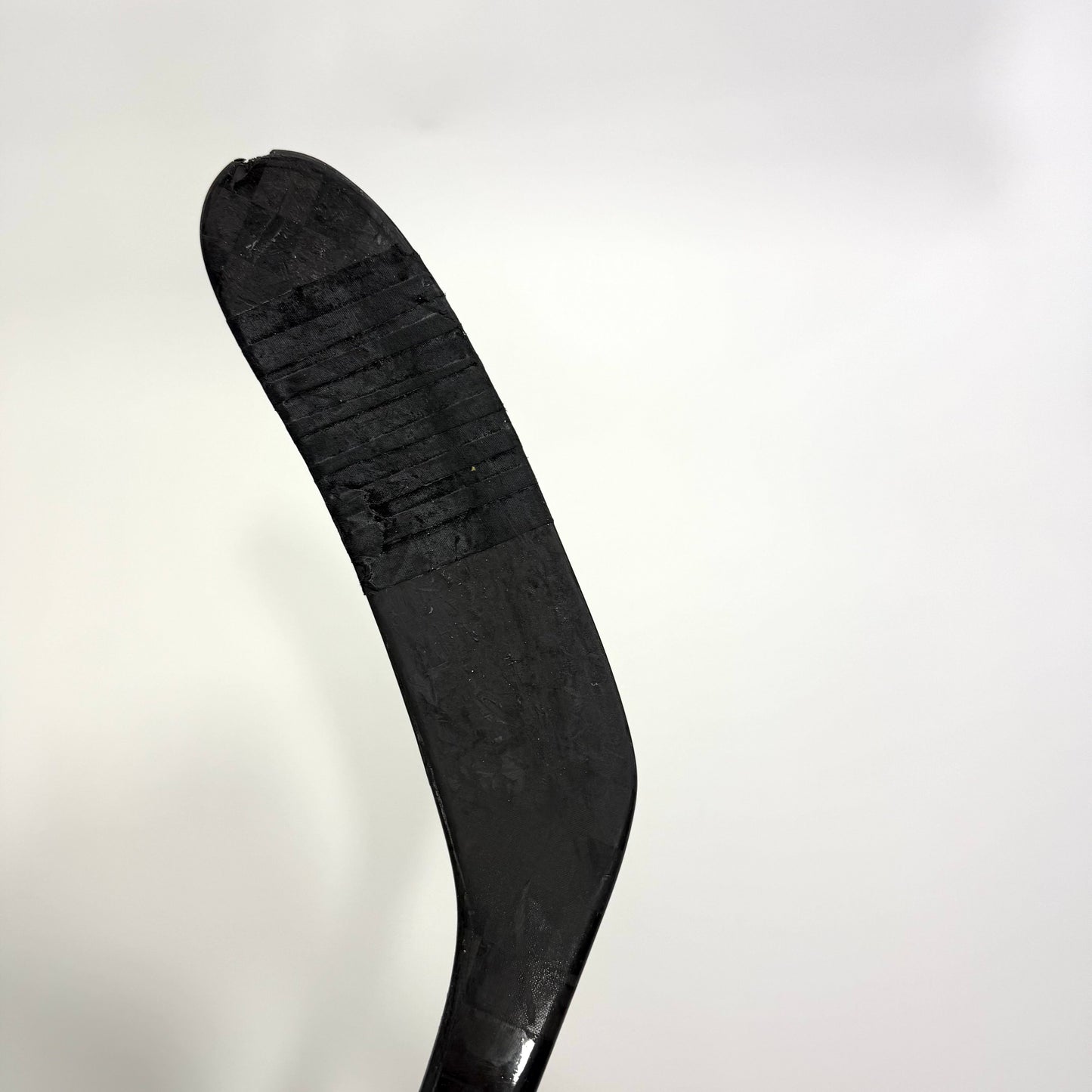 Used Left Purple Bauer Flylite | 82 Flex P28M Curve Grip | BH435