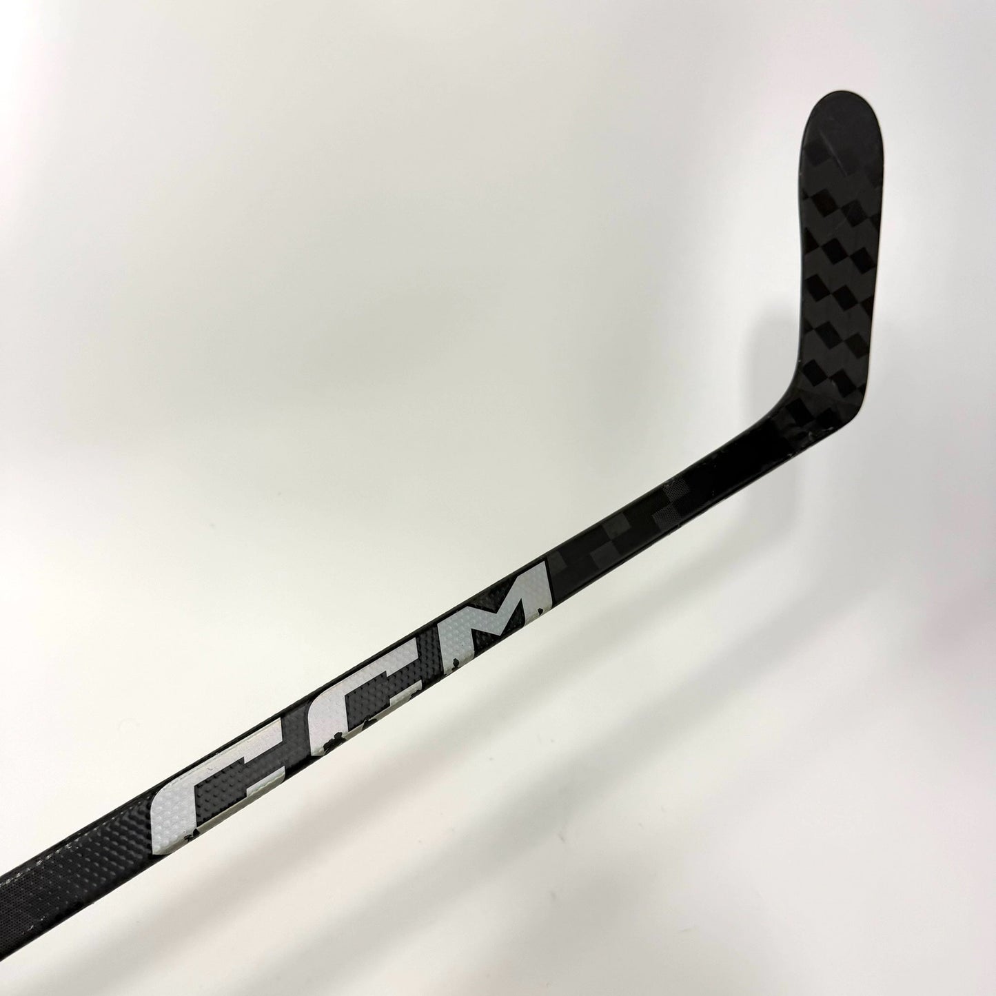 Used Left Black CCM Jetspeed FT8 Pro | 65 Flex P28 Curve Grip | AB999