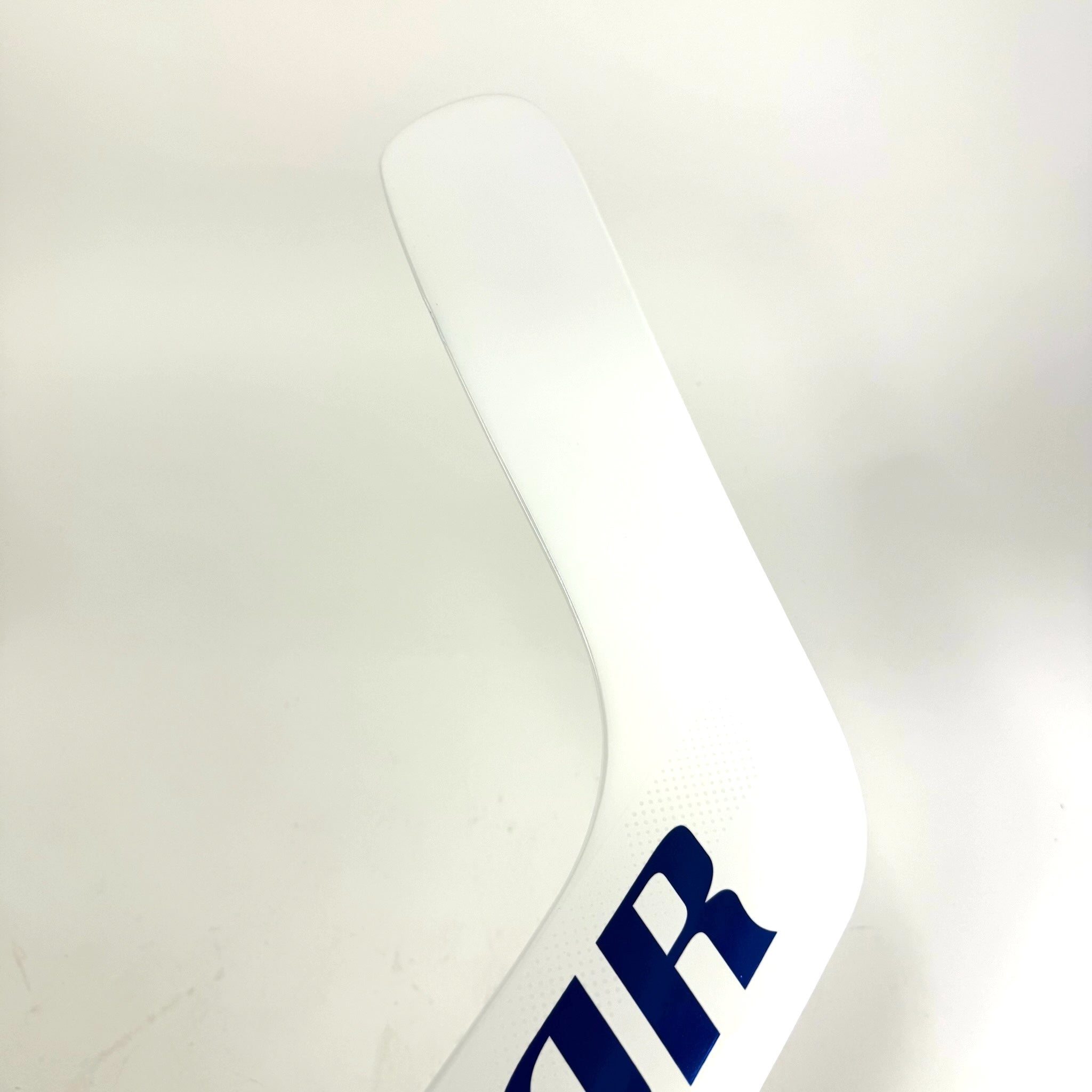 New Regular White/Royal Warrior Ritual V4 Goalie Stick | 25" Paddle Wedge Curve | Lankinen | R281 - Top Flight Hockey