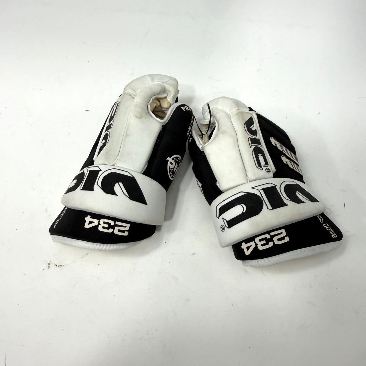 New Black and White Vic 234 Gloves | 14" | AB346