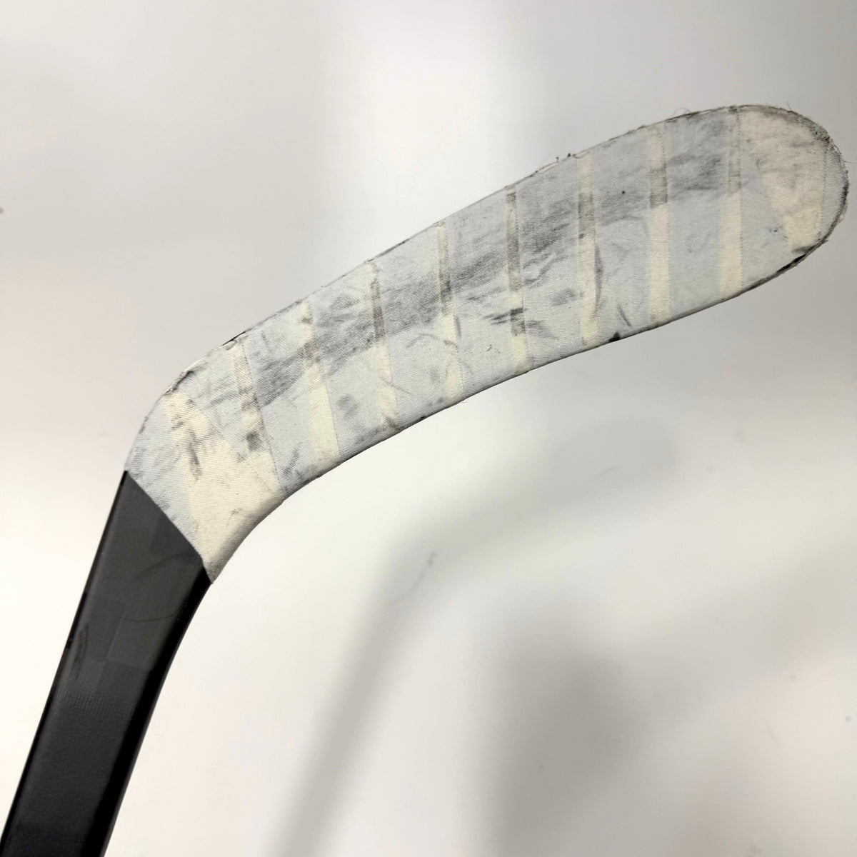 Used Right CCM Tacks XF Ghost | 75 Flex P28 Curve Grip | AB188 - Top Flight Hockey