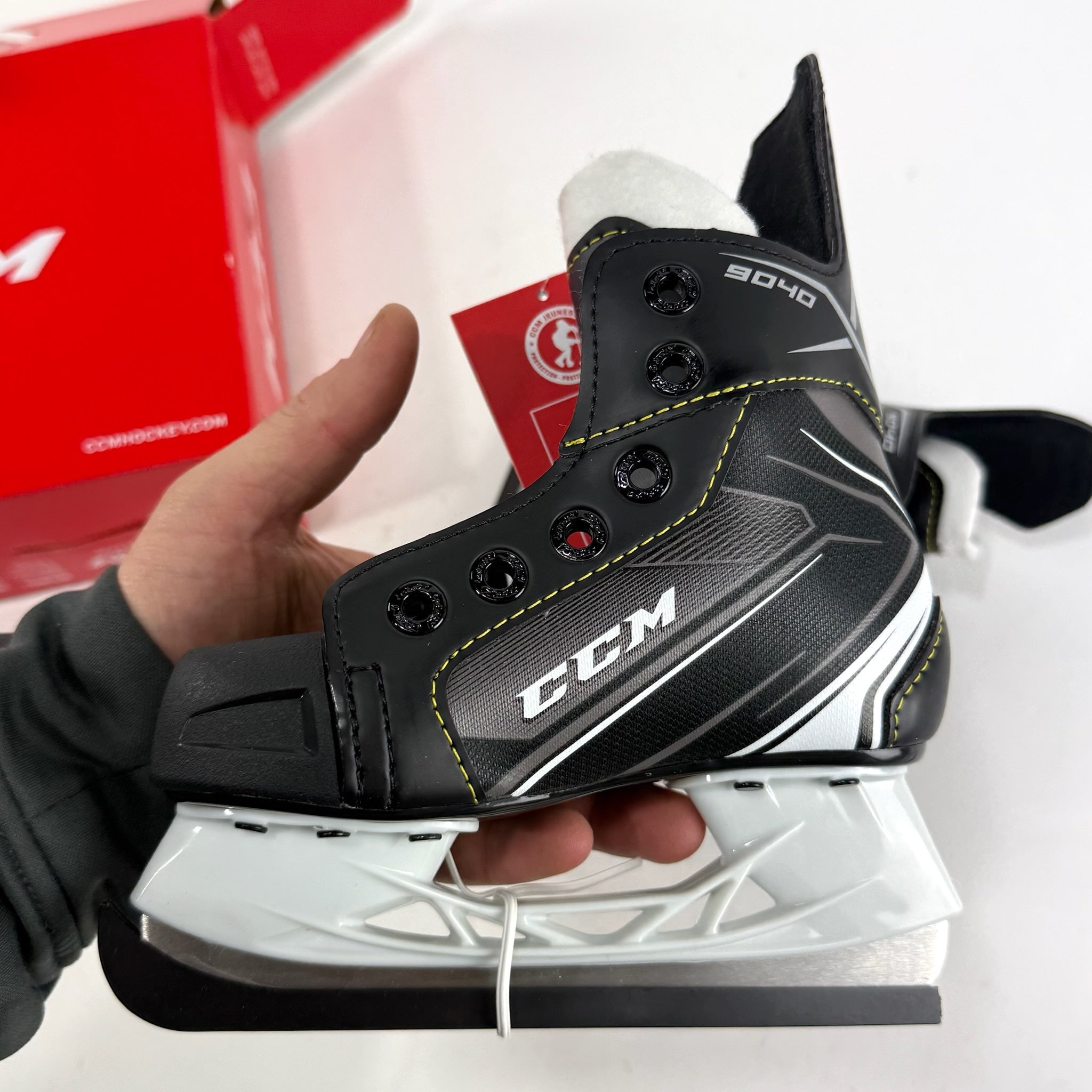 New CCM Tacks 9040 Skates | Yth 9 D - Top Flight Hockey