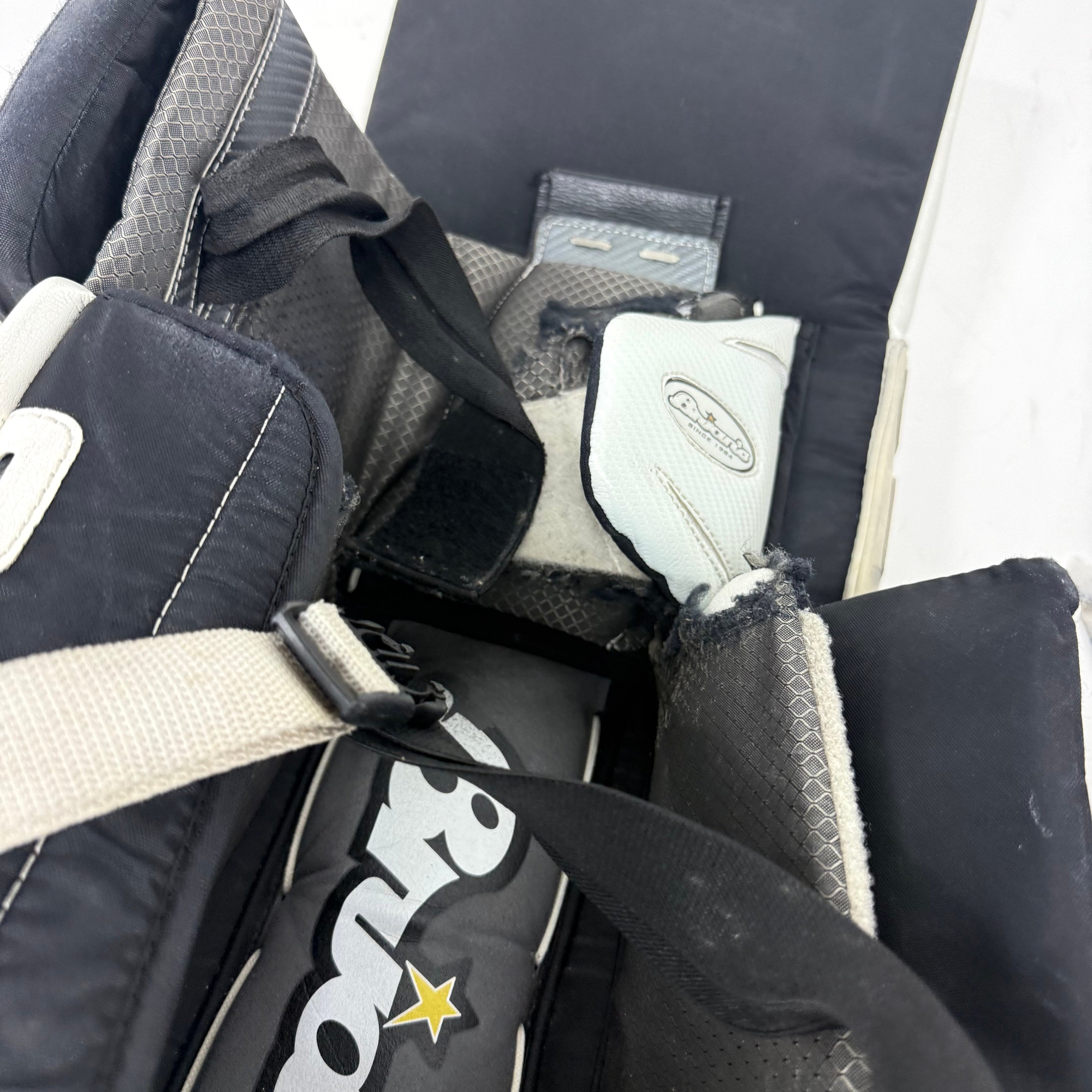 Used White Brian's Gnetik Goalie Pads | 35 +1" - Top Flight Hockey