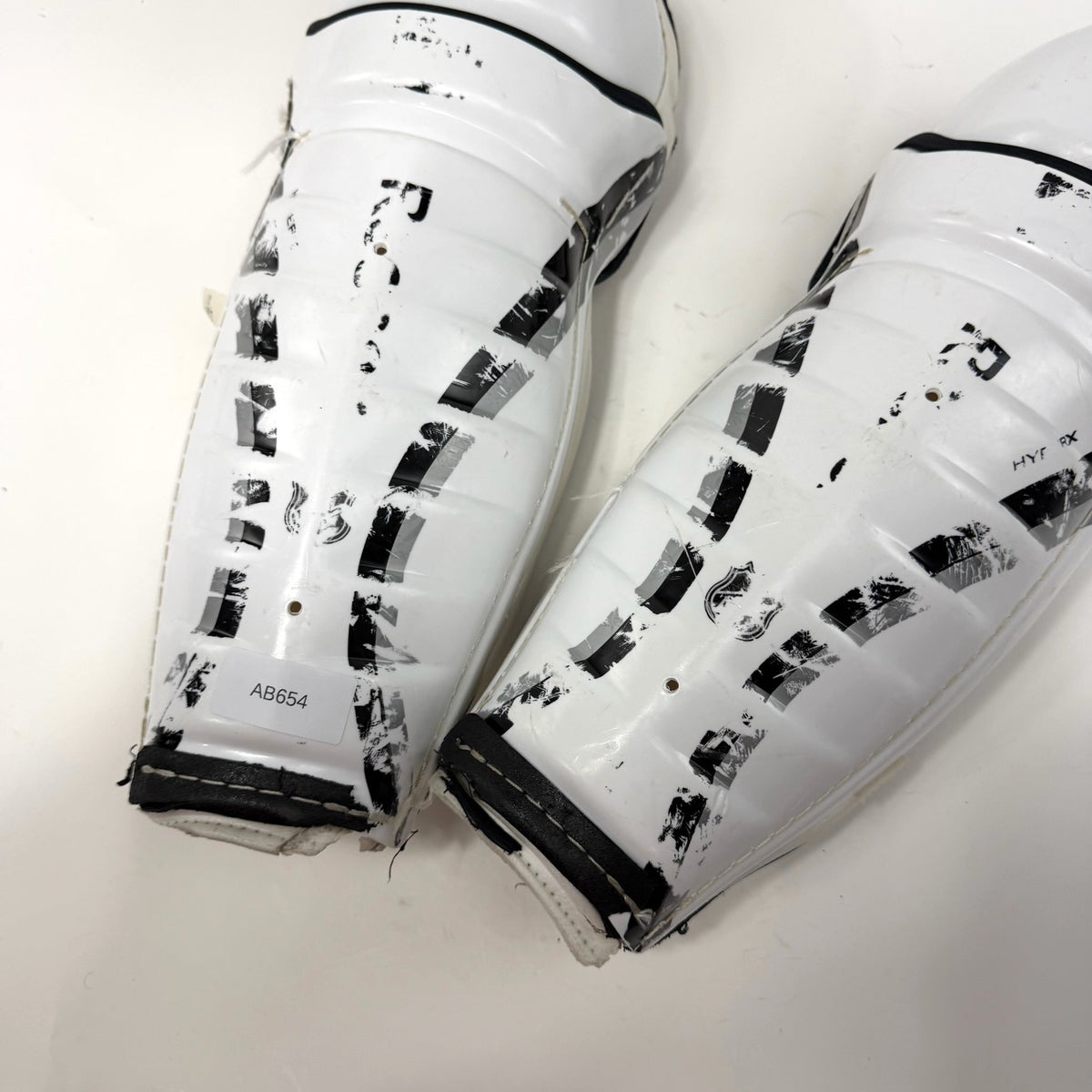 Used Reebok 19k Pro Shin Guards | 16" | AB654