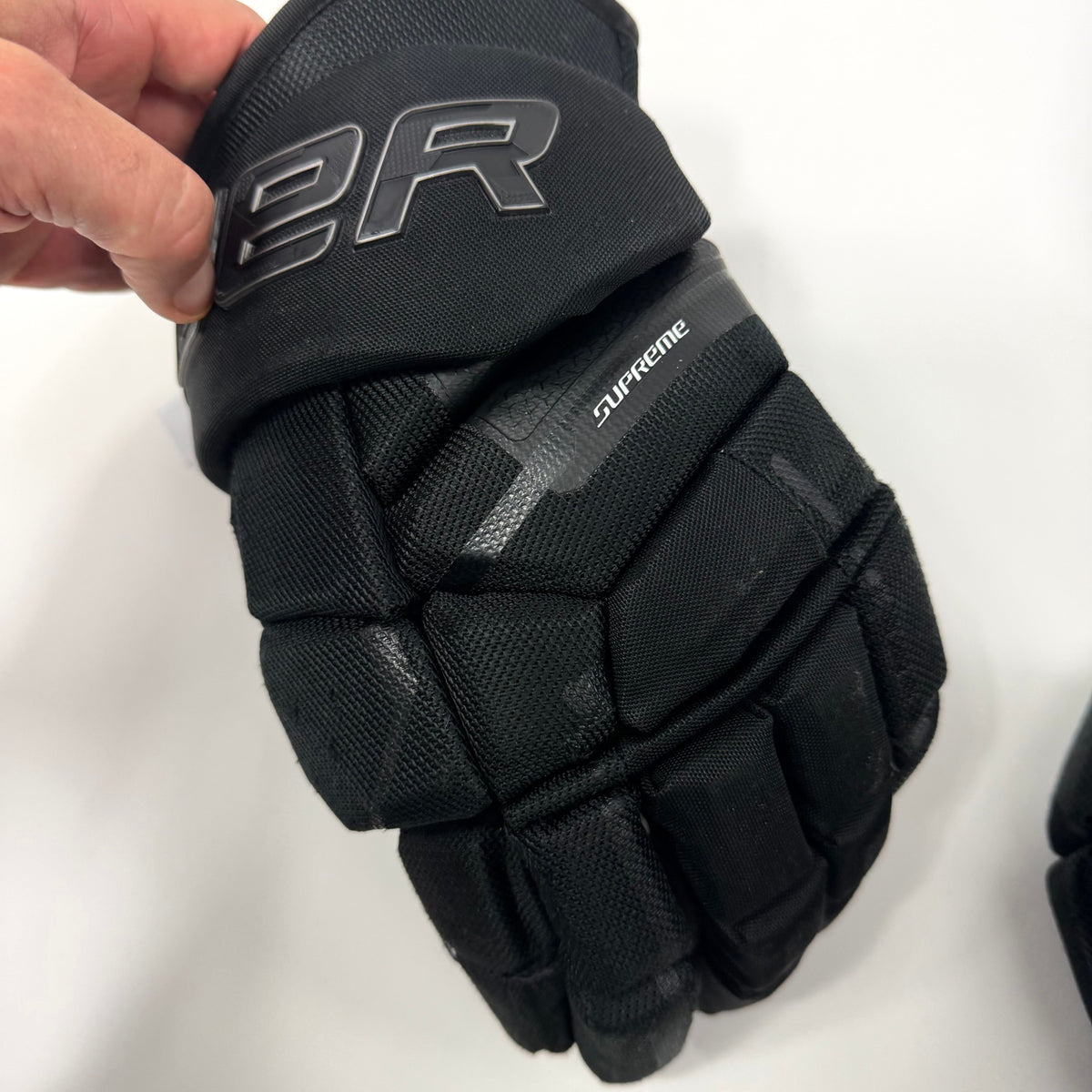 Used Black Bauer Supreme Mach Gloves | 14" | AB779